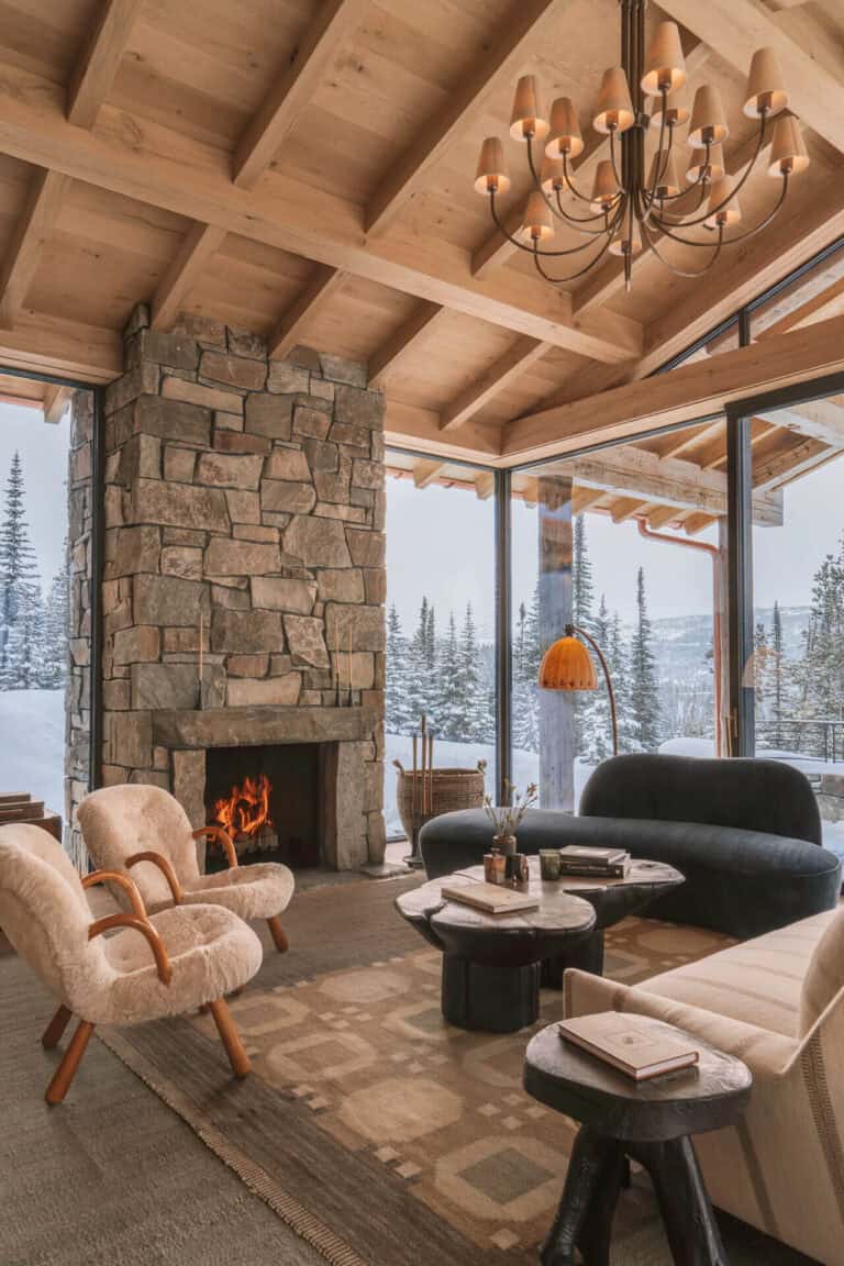 Montana guest cabin offers a cozy getaway in an idyllic snowy setting