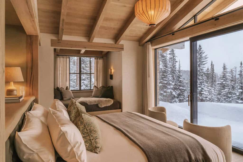 Montana guest cabin offers a cozy getaway in an idyllic snowy setting