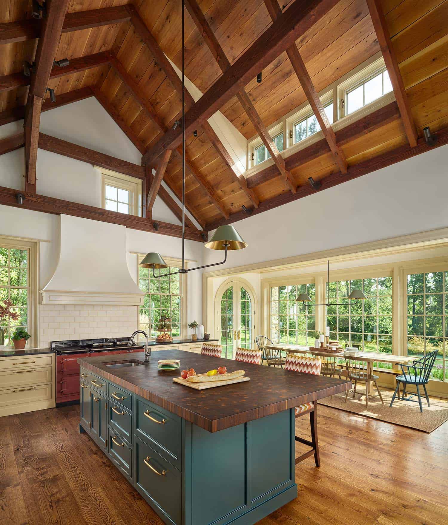 farmhouse-style-kitchen-with-clerestory-windows