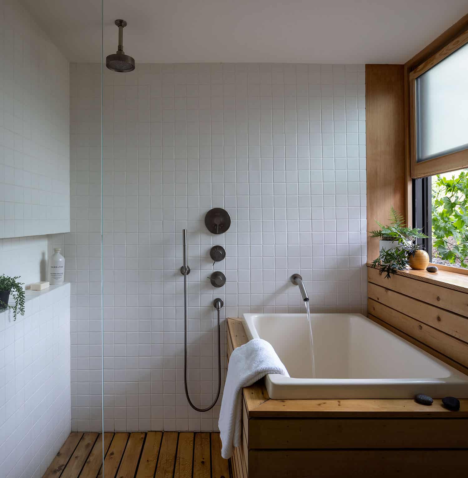 garden-adu-bathroom