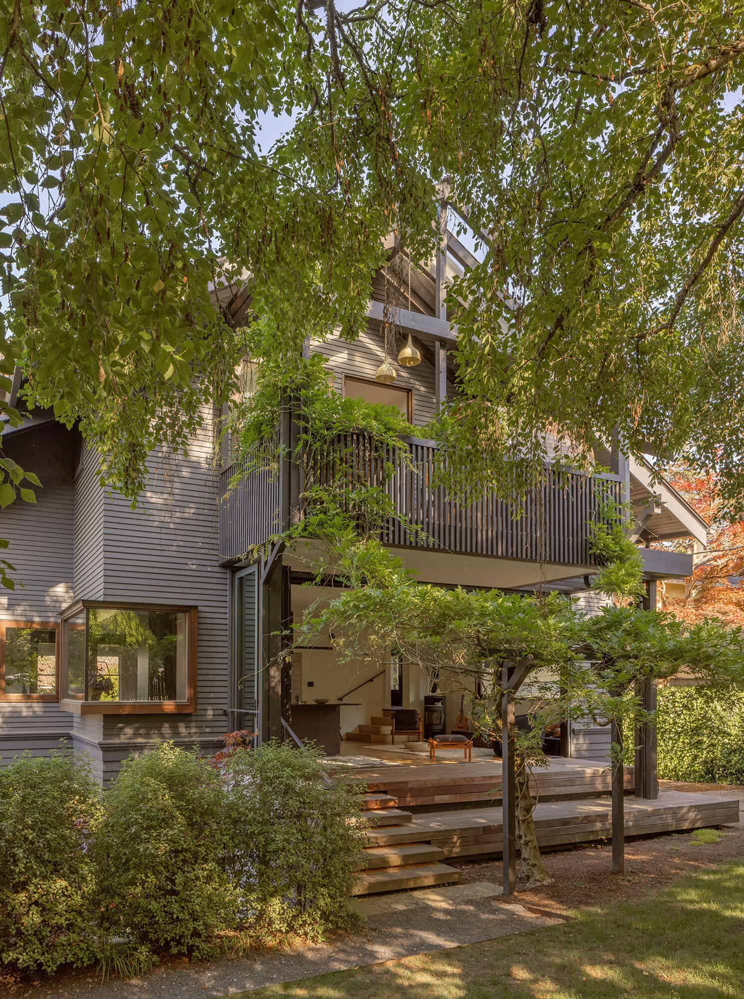 historic-craftsman-style-home-exterior