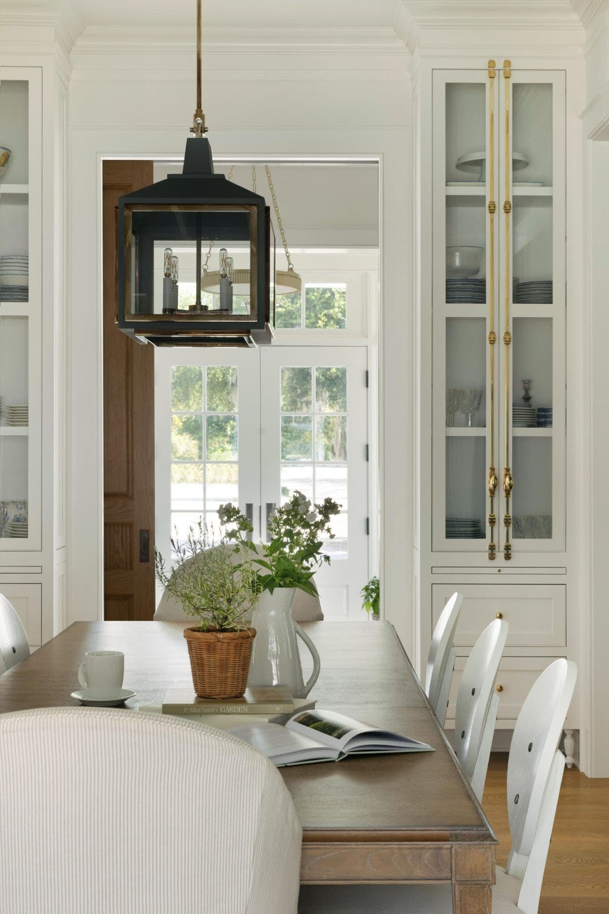 transitional-style-dining-room