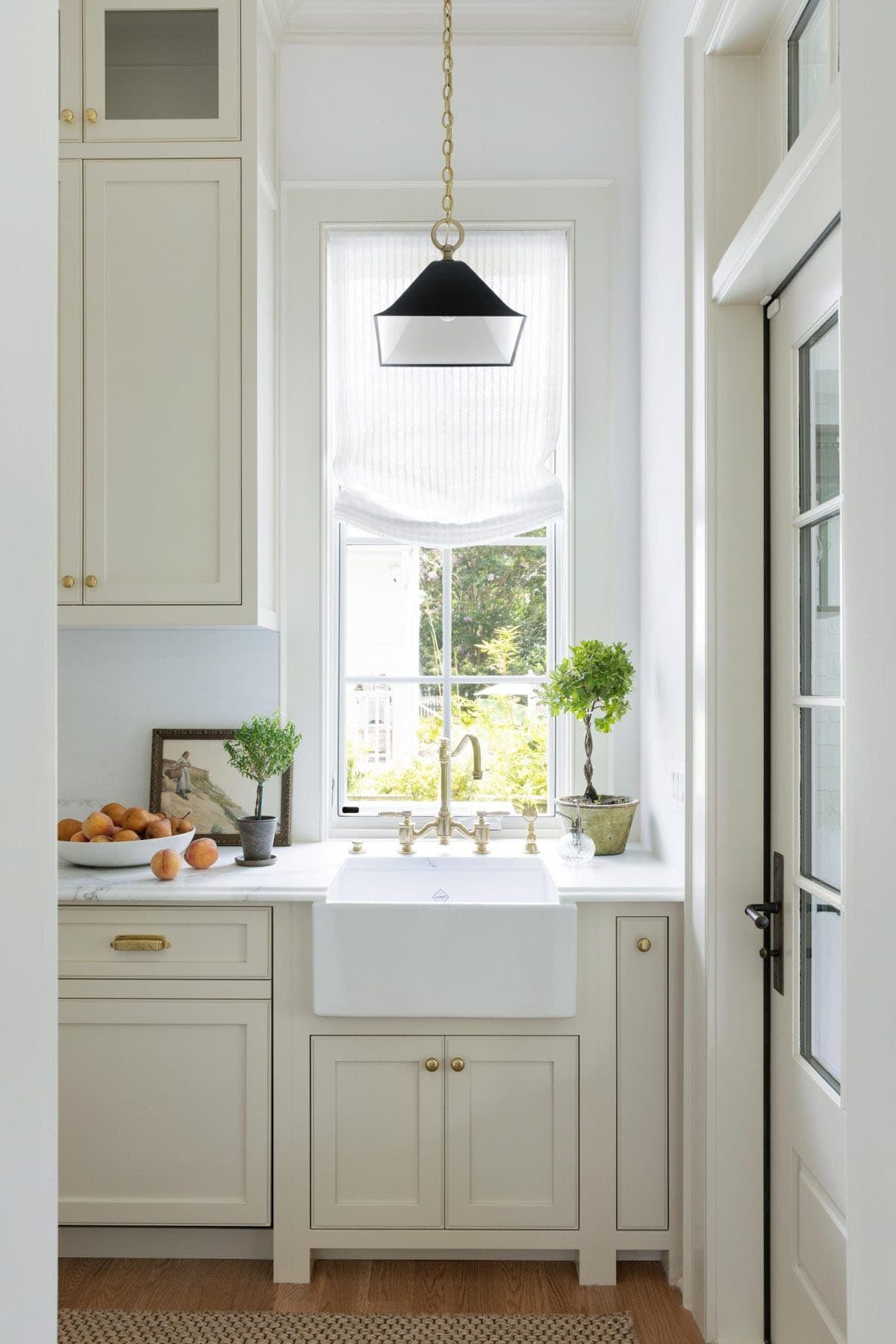 transitional-style-butlers-pantry-with-a-sink