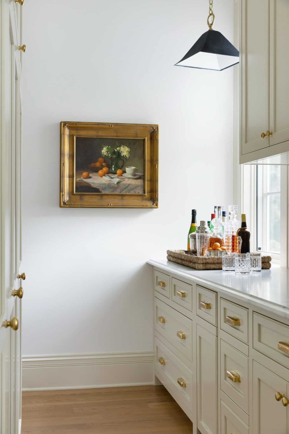 transitional-style-butlers-pantry