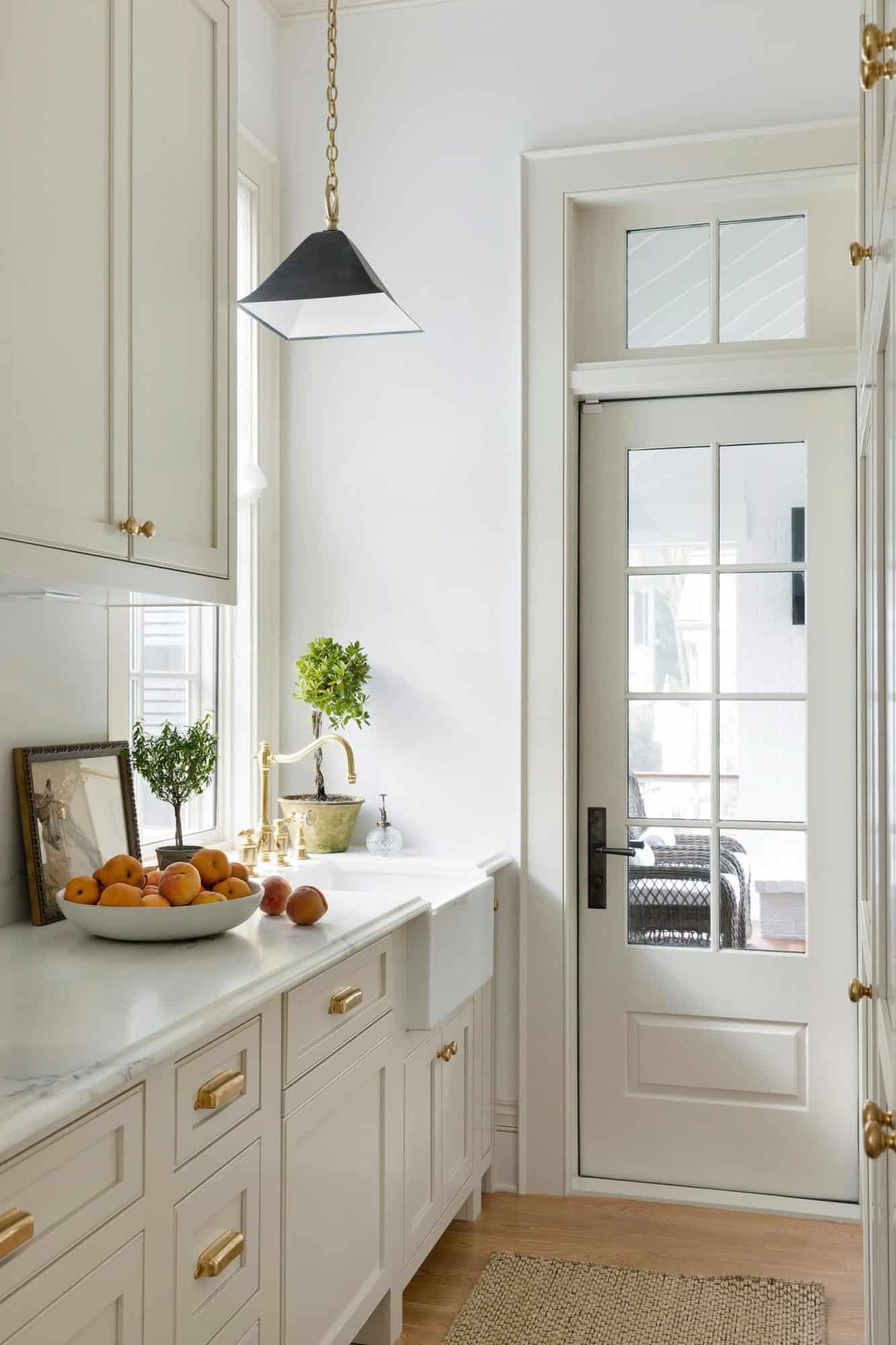 transitional-style-mudroom-entry