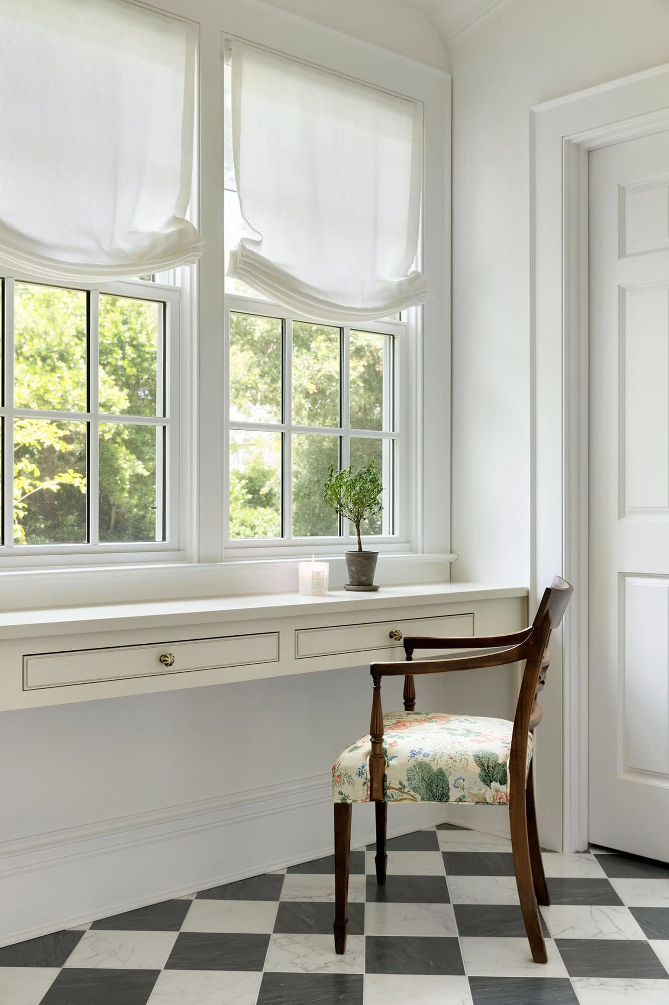 transitional-style-cozy-desk-nook