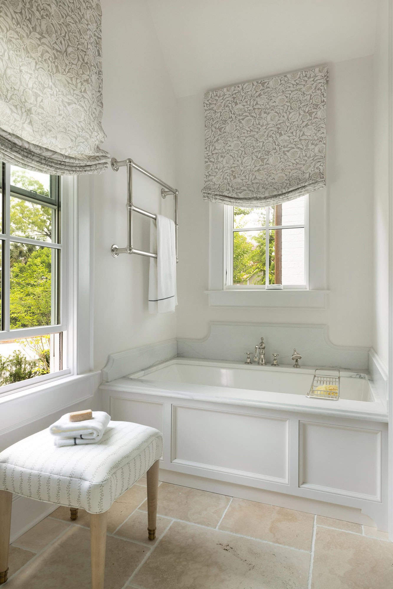 transitional-style-bathroom-with-an-integrated-tub