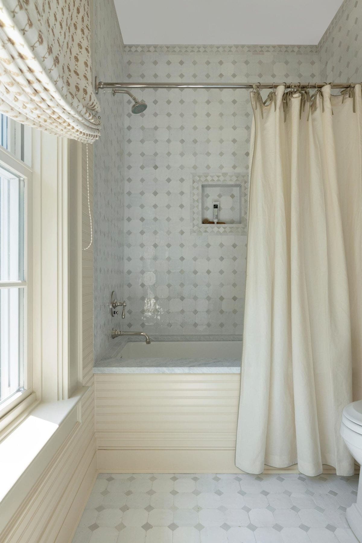 transitional-style-bathroom-with-an-integrated-tub