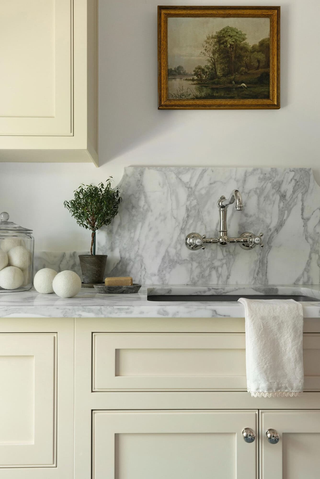 transitional-style-laundry-room