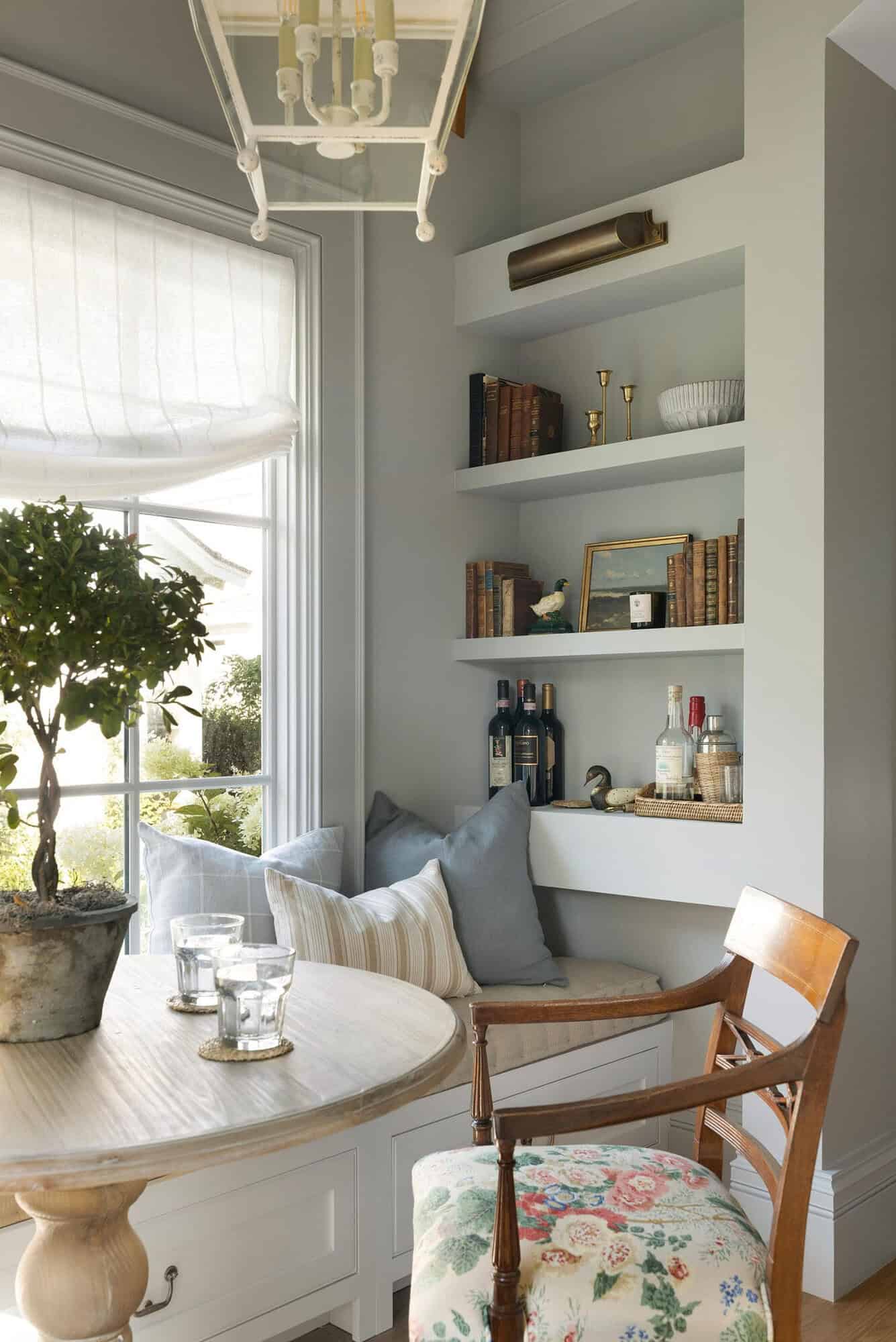 transitional-style-guest-house-breakfask-nook