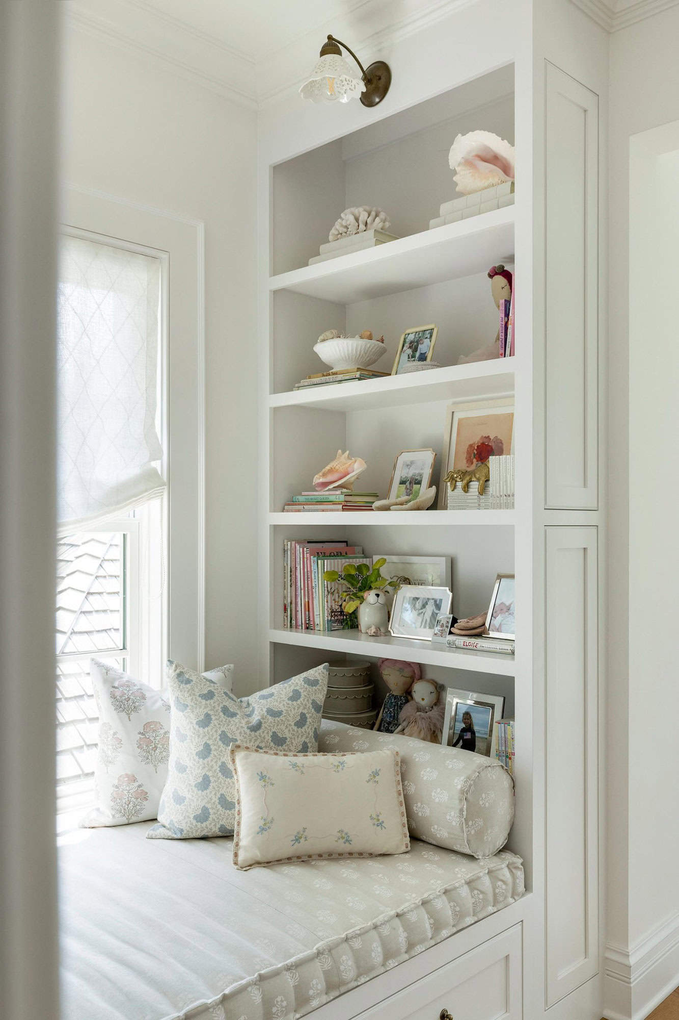 transitional-style-reading-nook