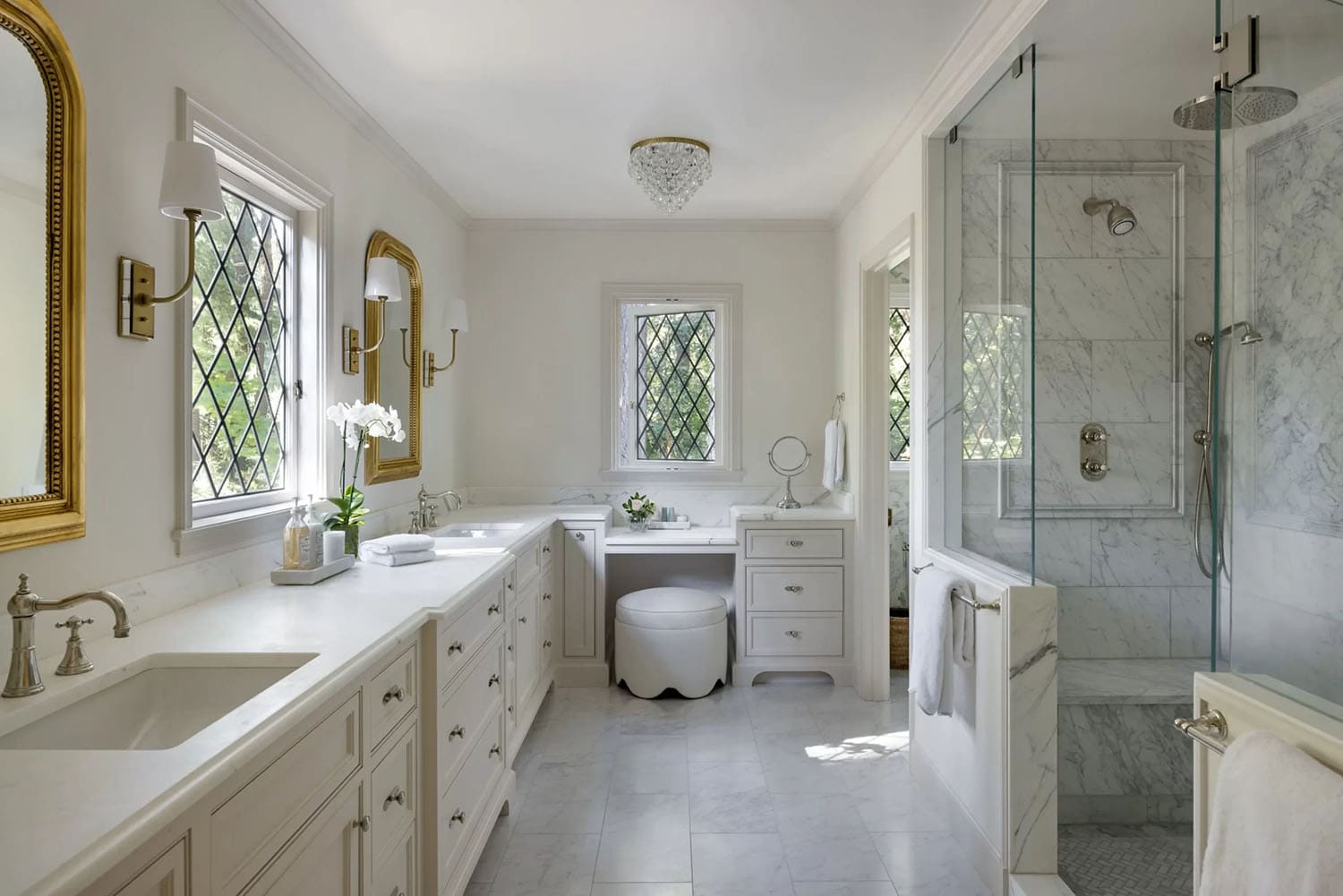 traditional-style-bathroom