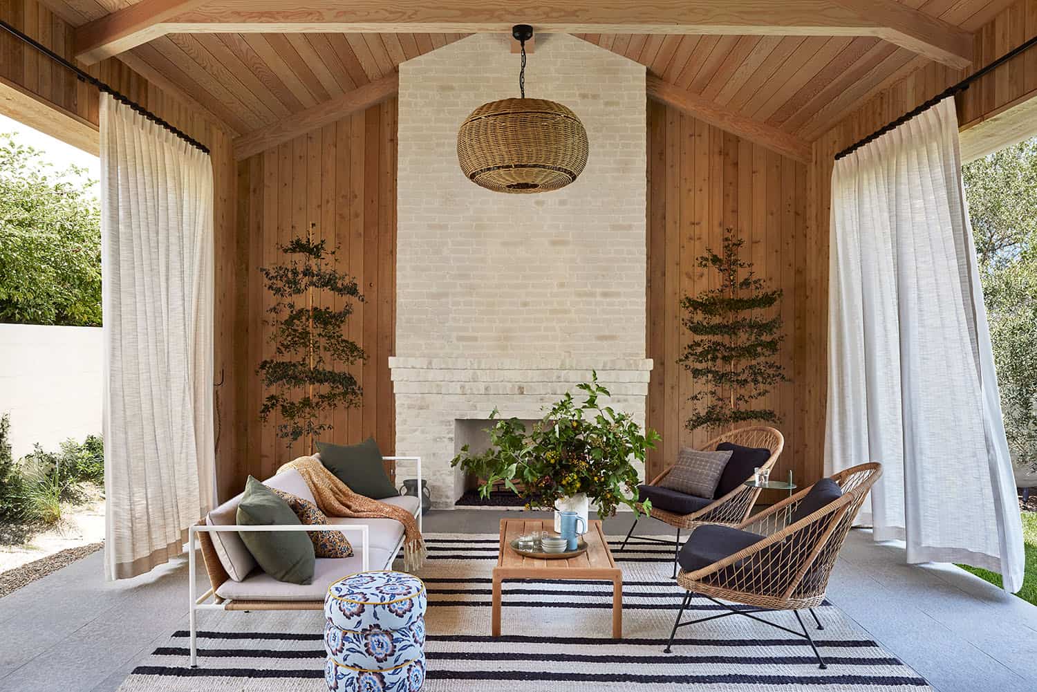 beach-style-covered-porch