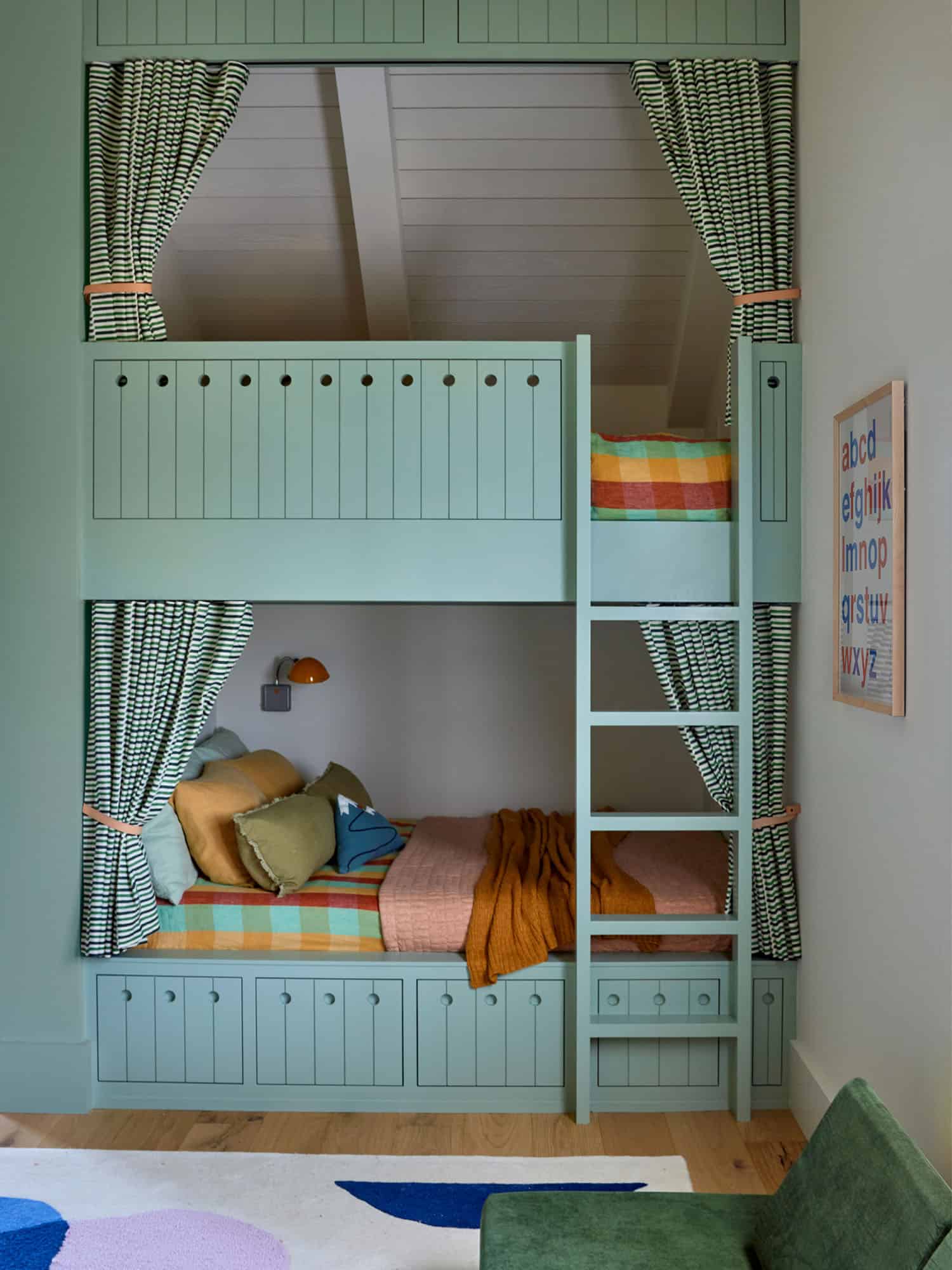 beach-style-kids-bunk-bedroom