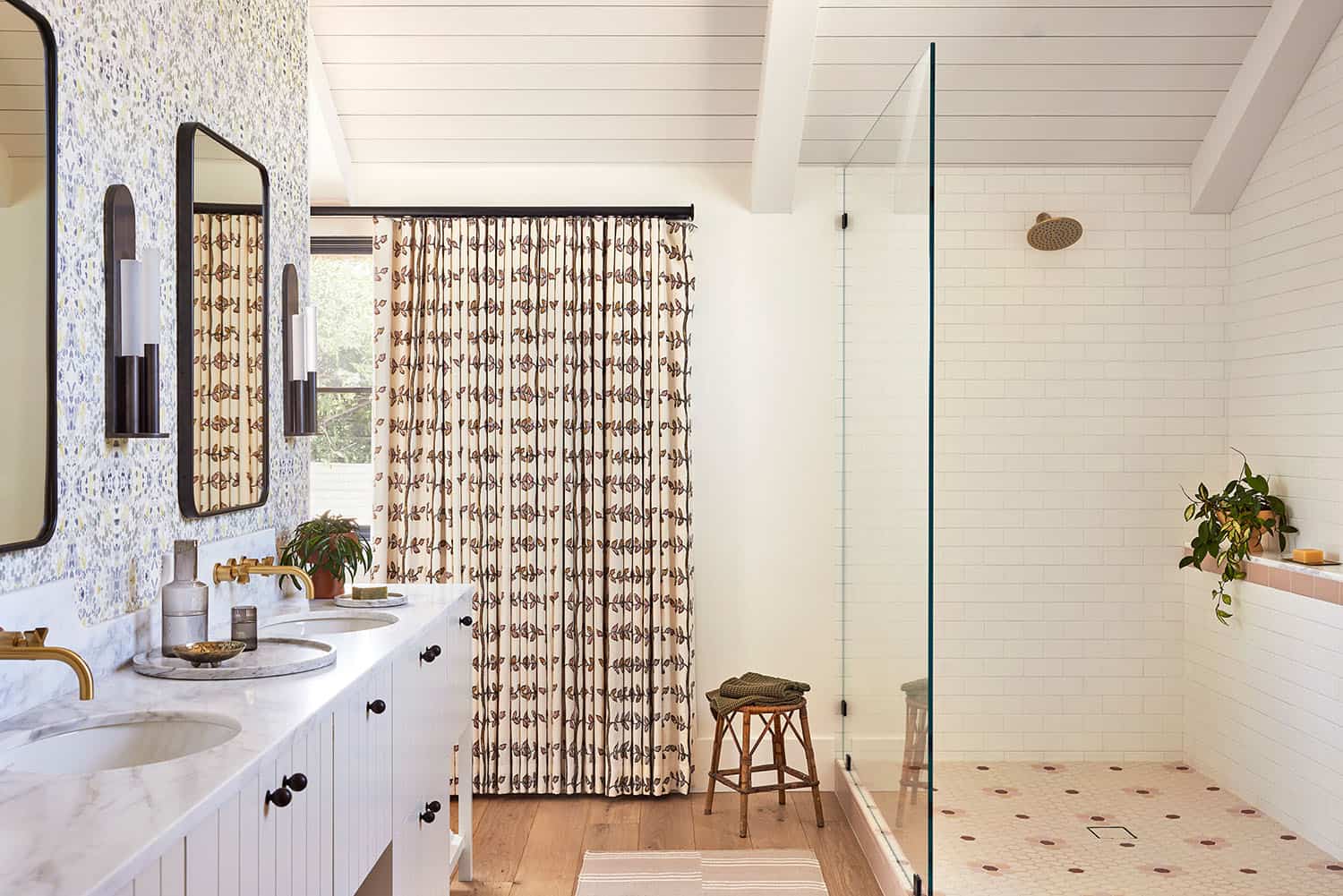 beach-style-bathroom