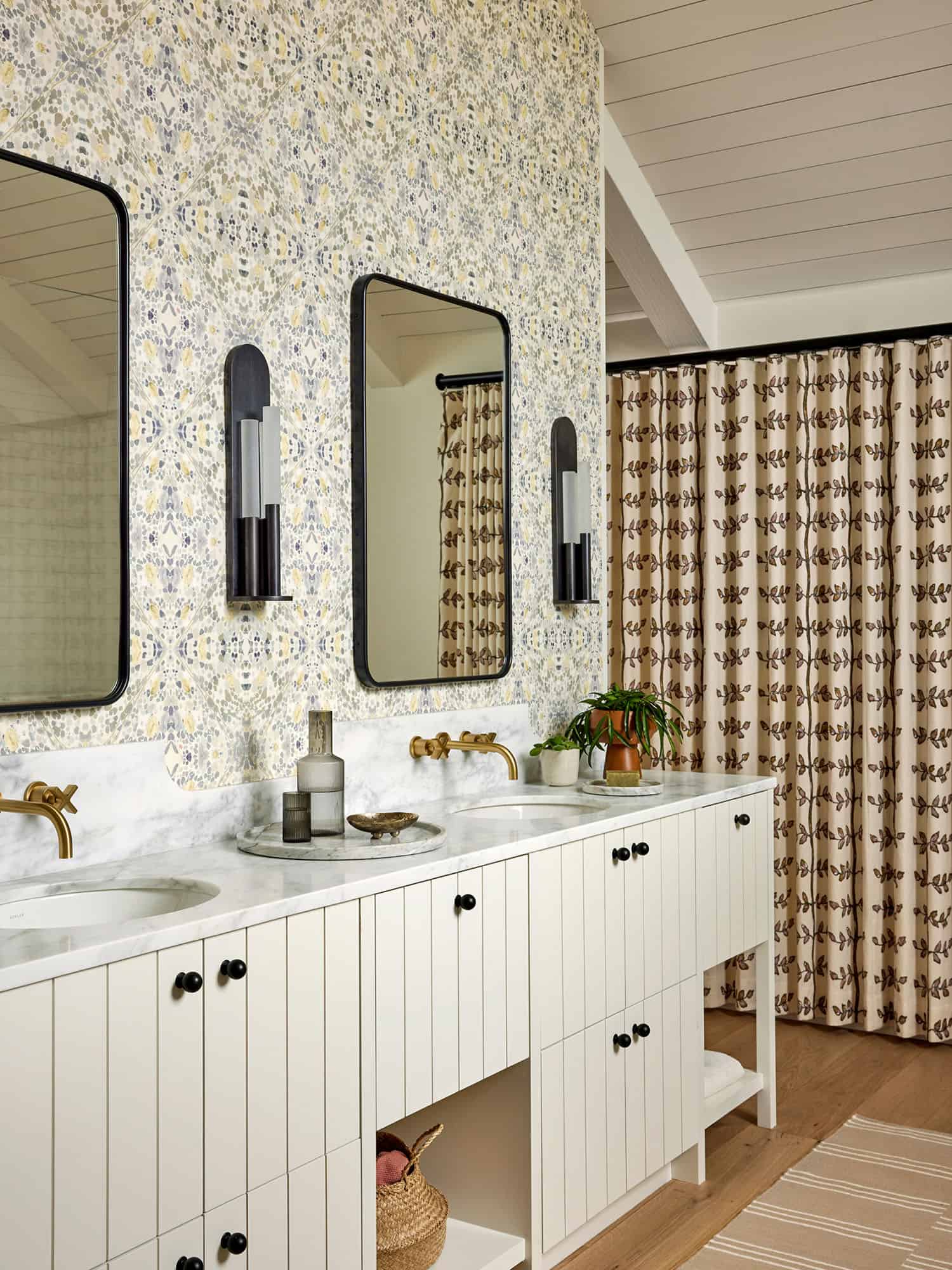 beach-style-bathroom-vanity