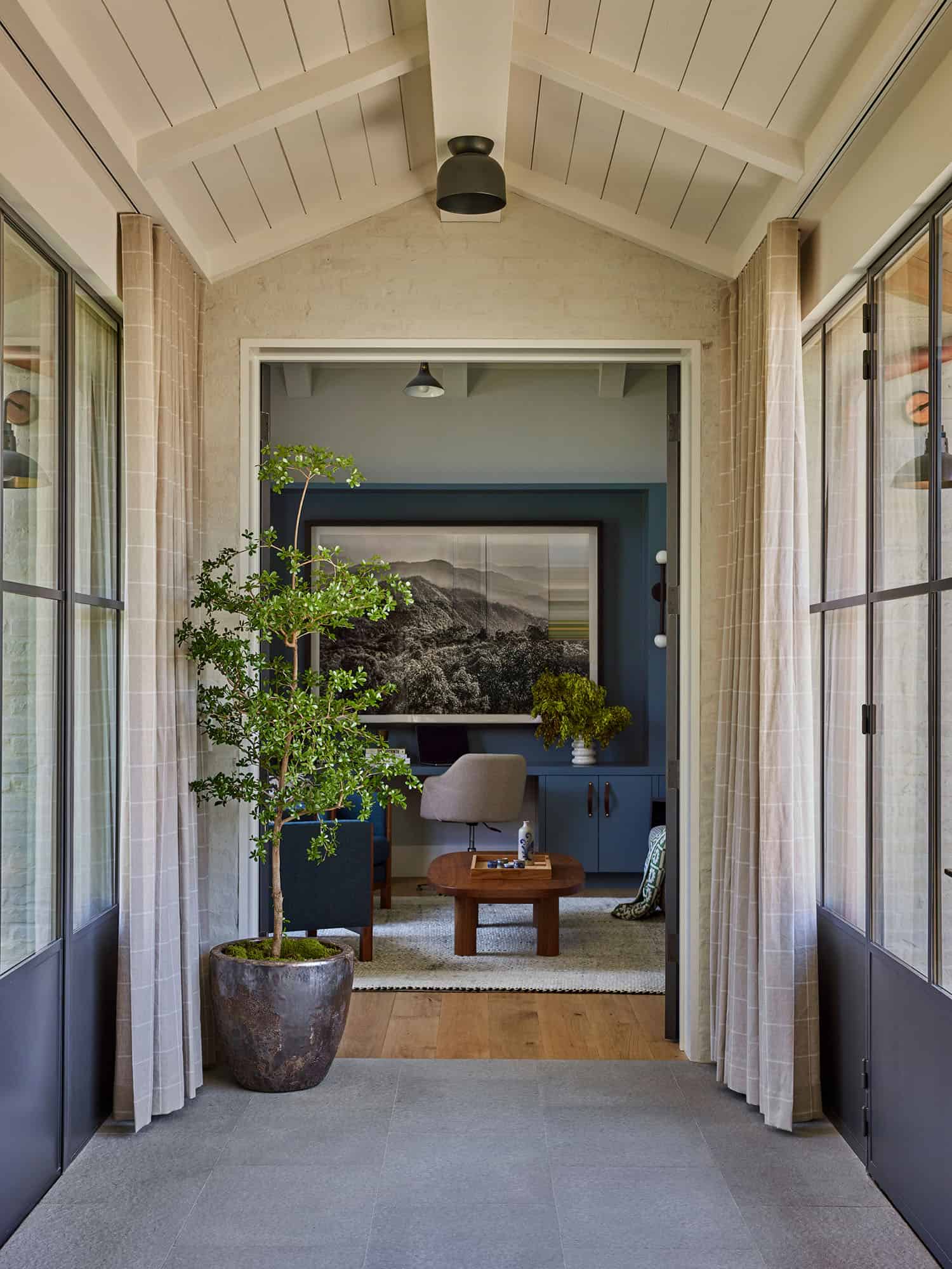 beach-style-hallway