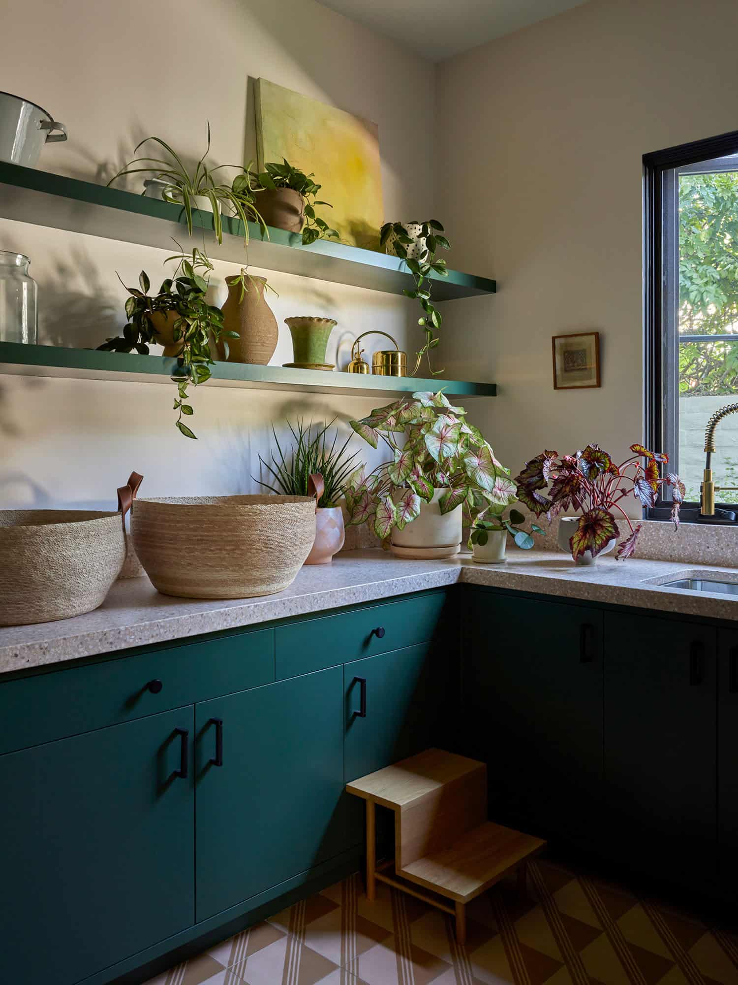 beach-style-laundry-room