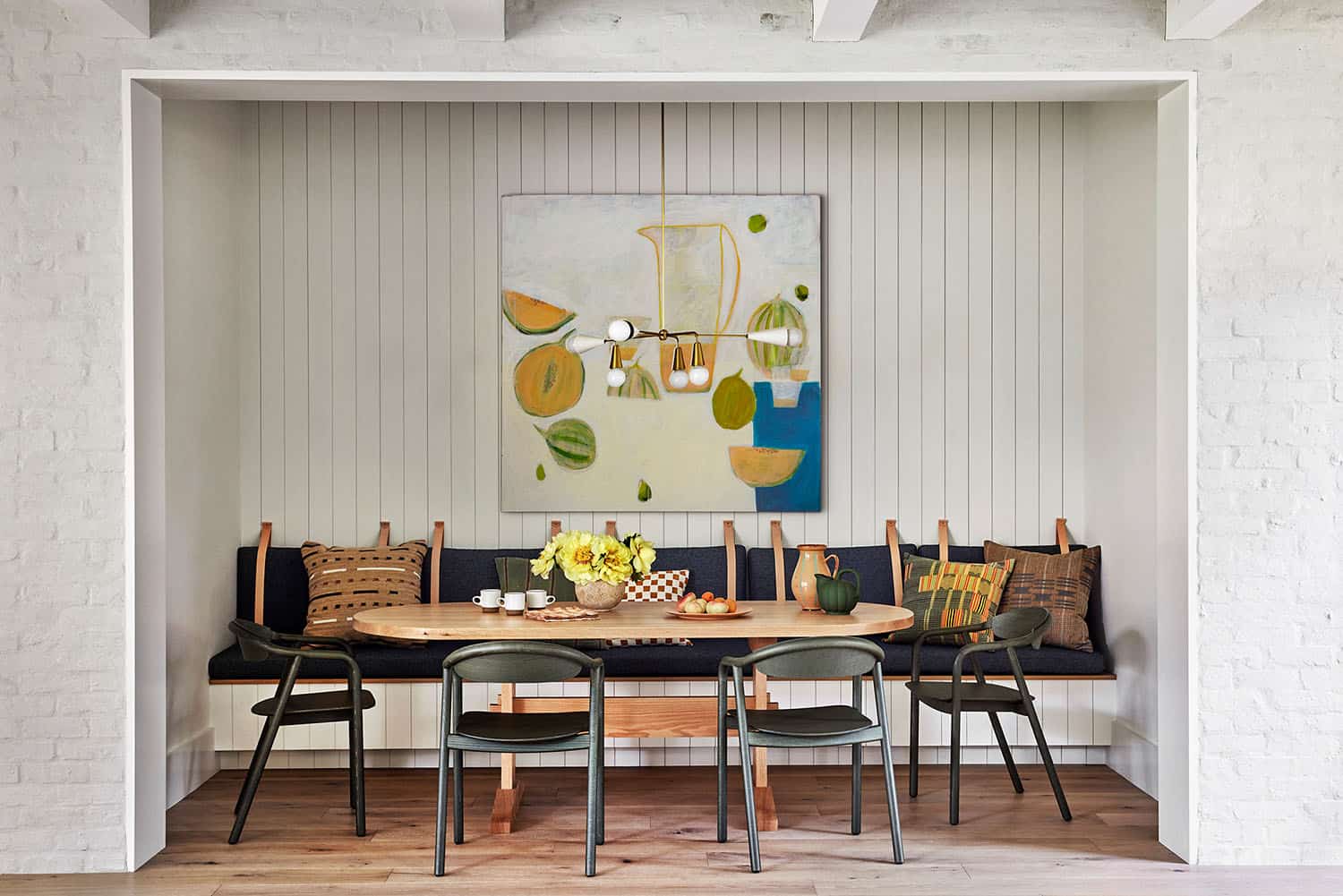 beach-style-dining-room