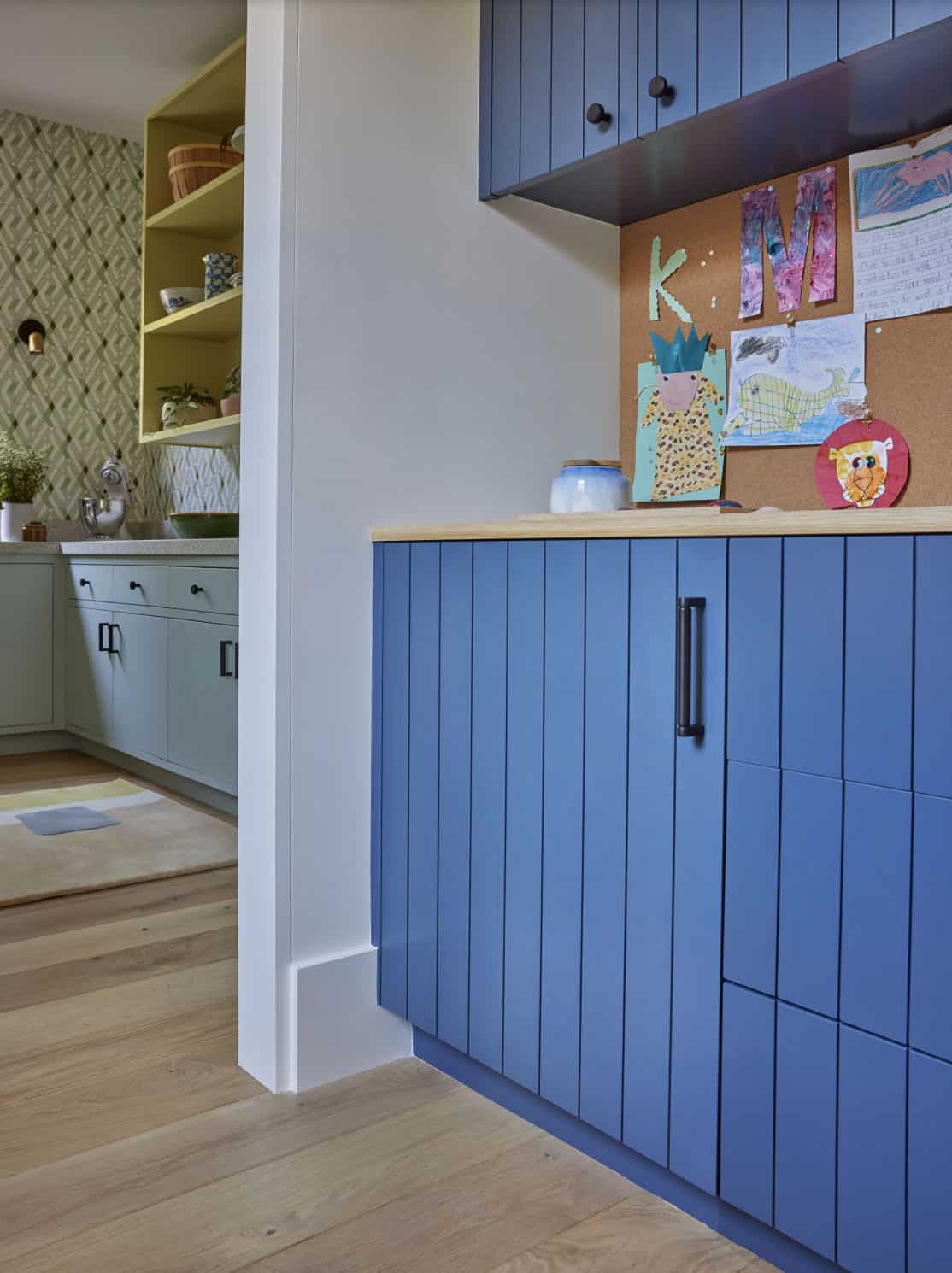 beach-style-blue-cabinet-detail