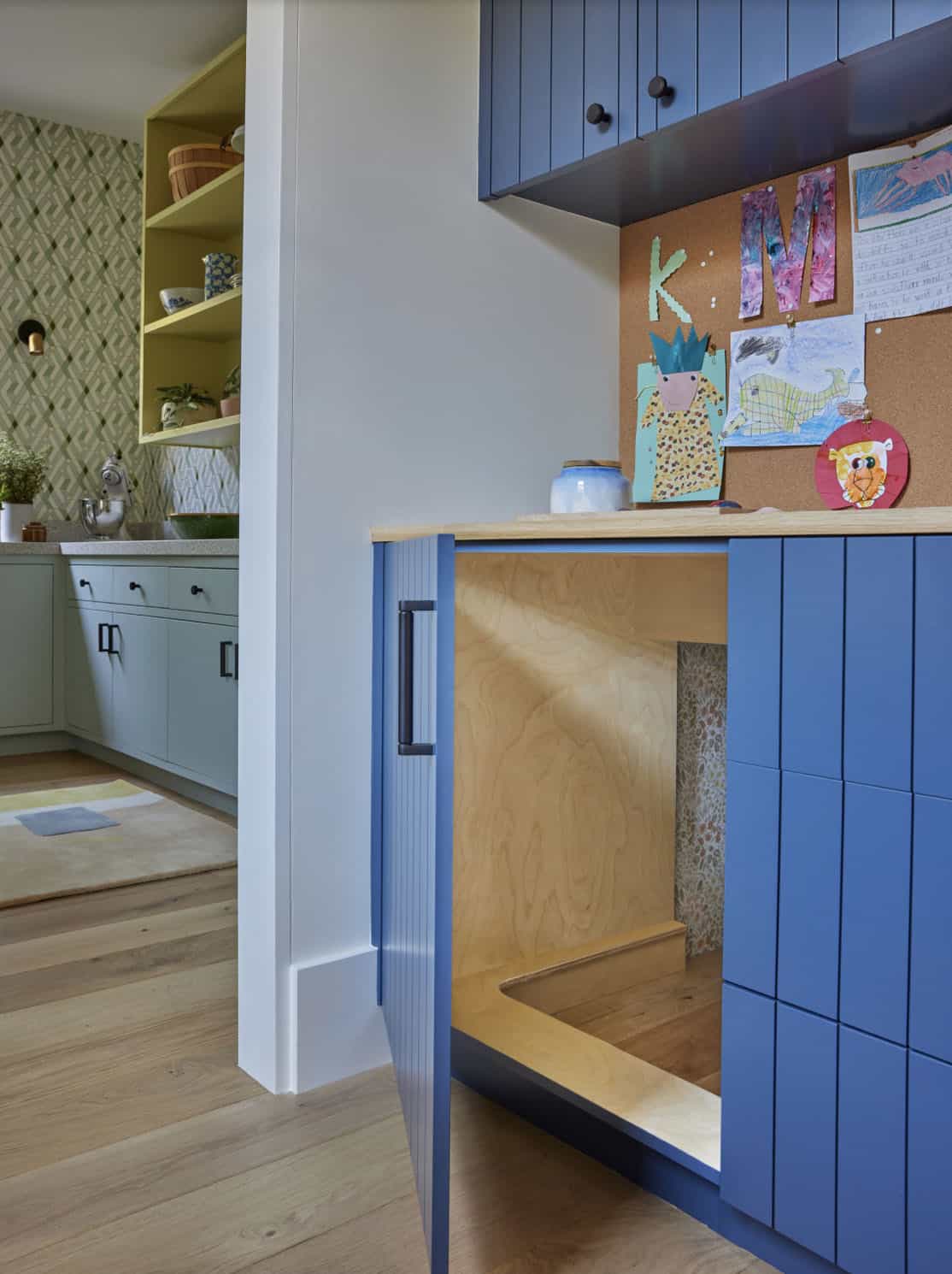 beach-style-blue-cabinet-detail