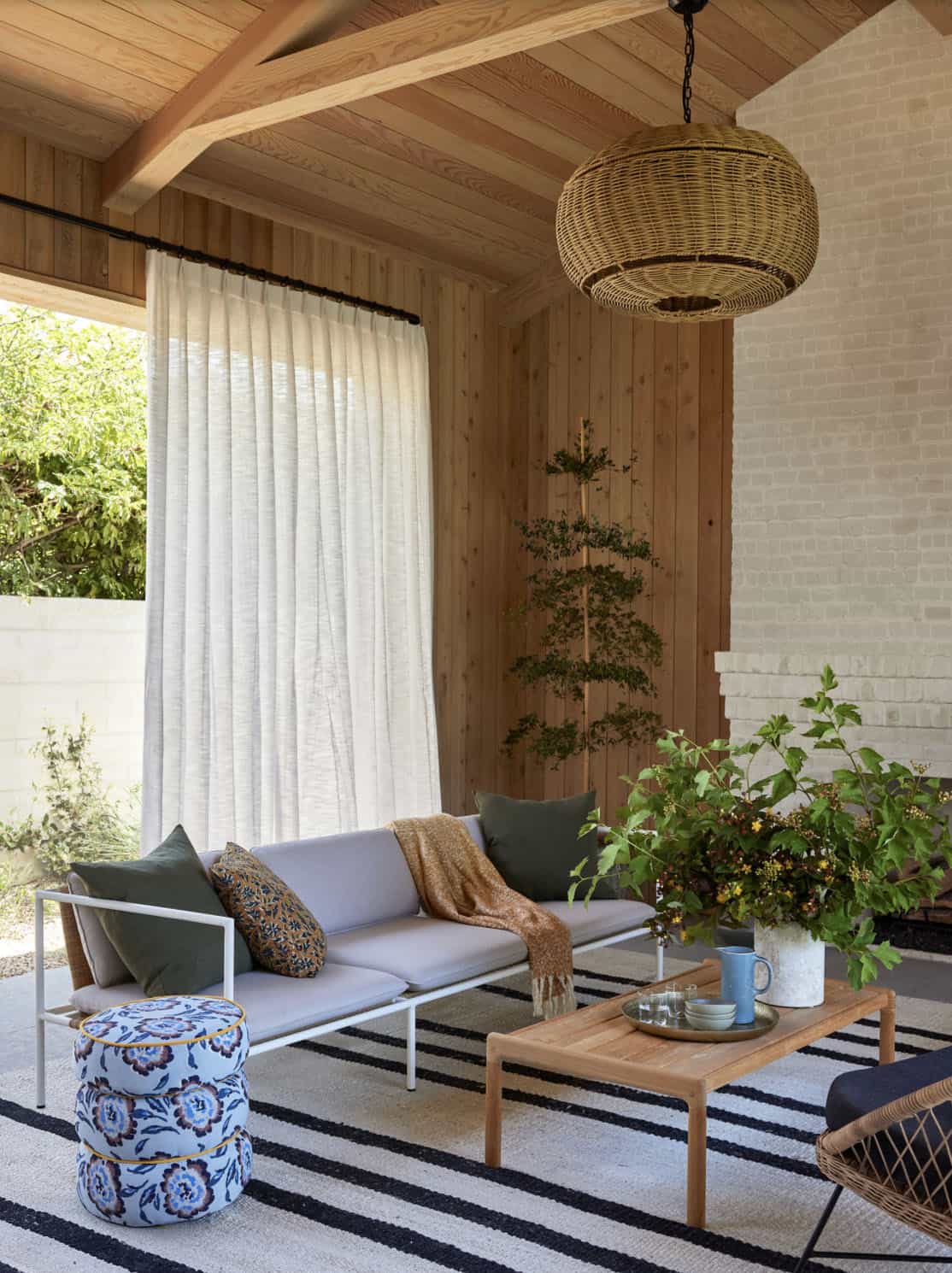 beach-style-covered-porch