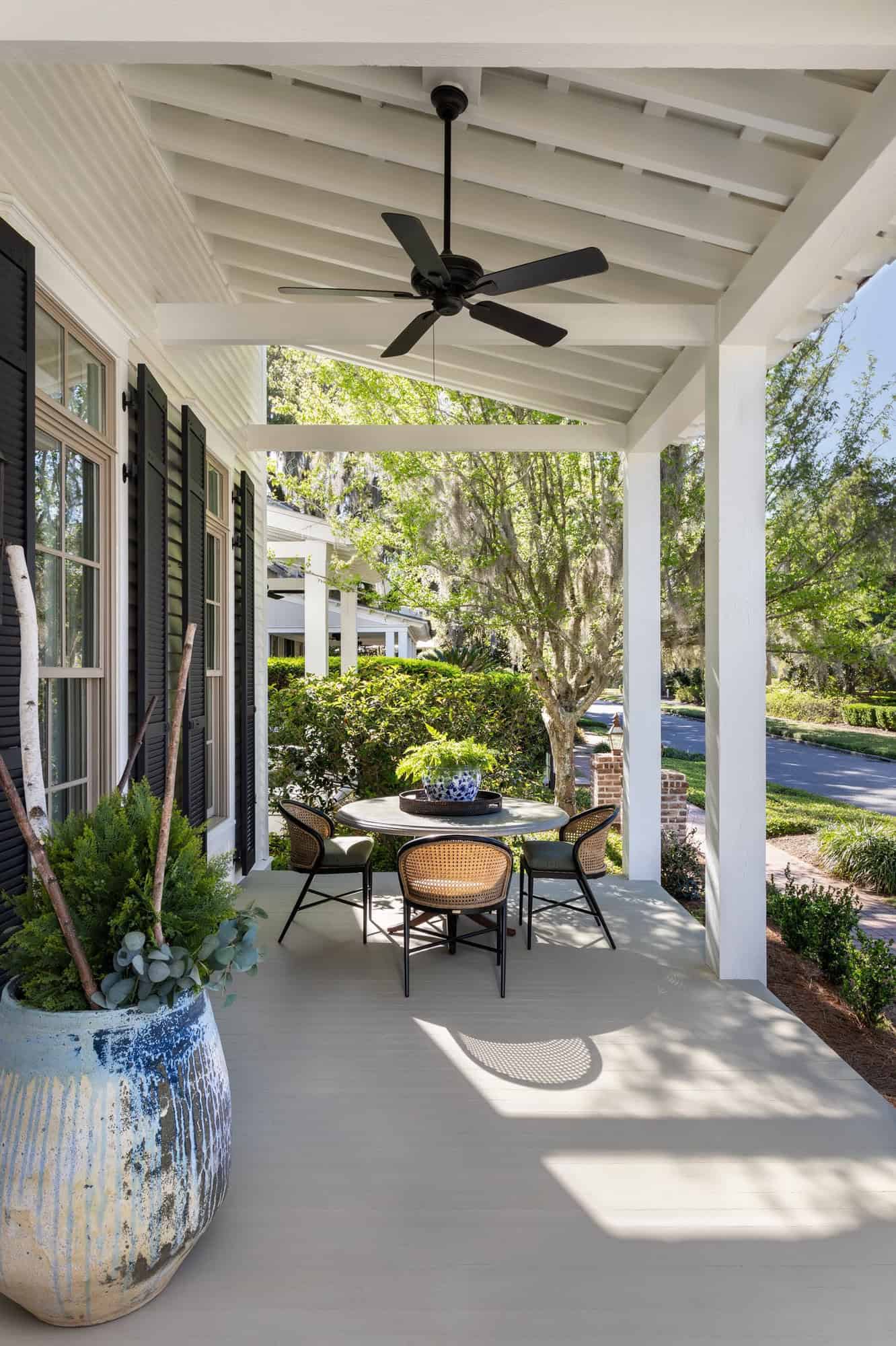 coastal-style-home-exterior-covered-front-porch