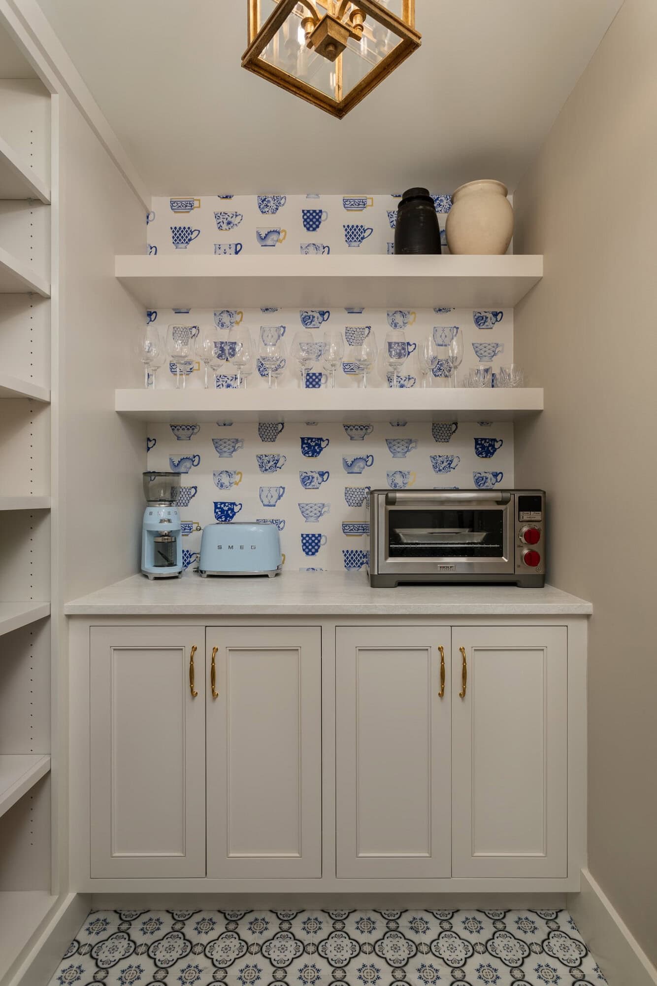 beach-style-kitchen-pantry