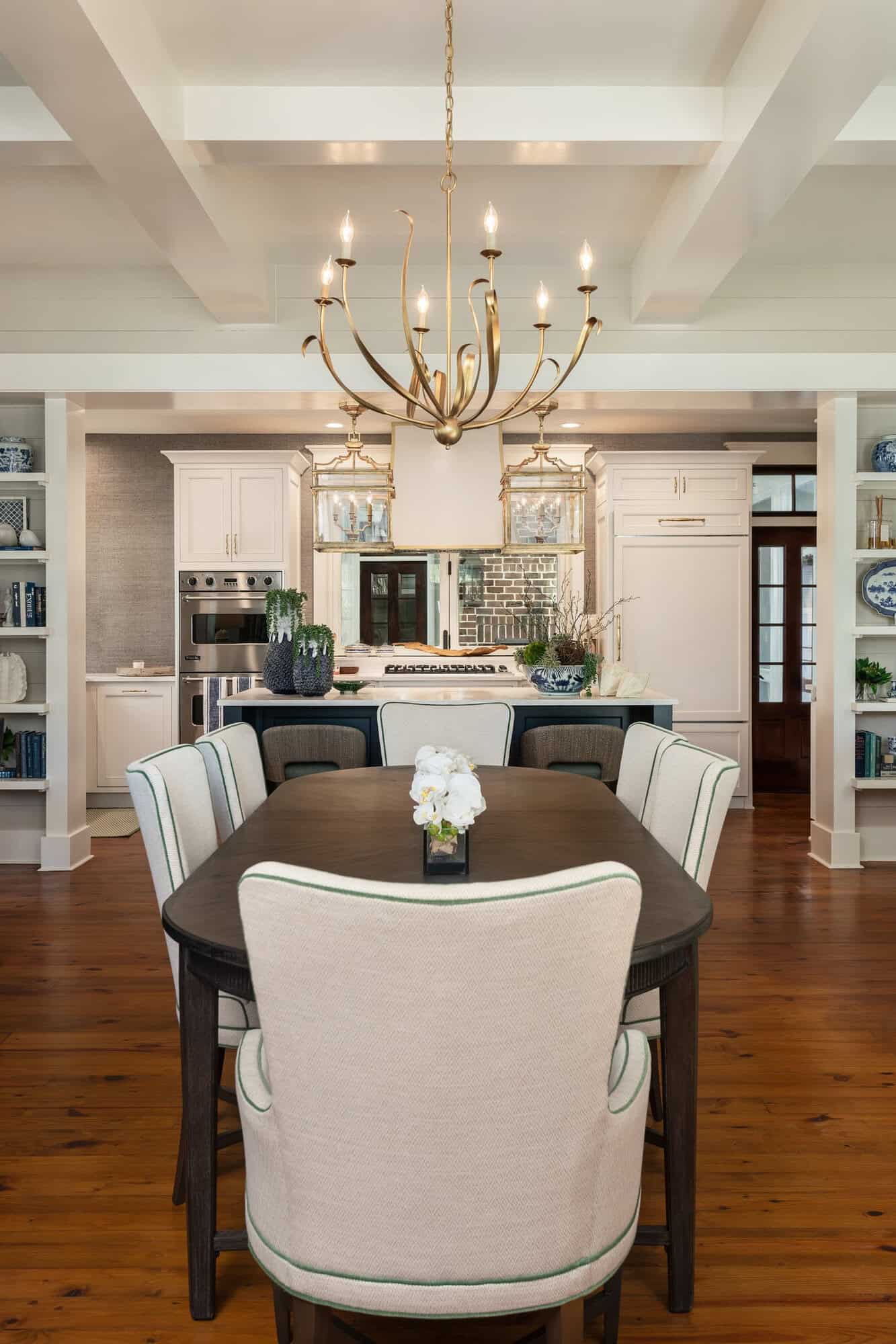 beach-style-dining-room