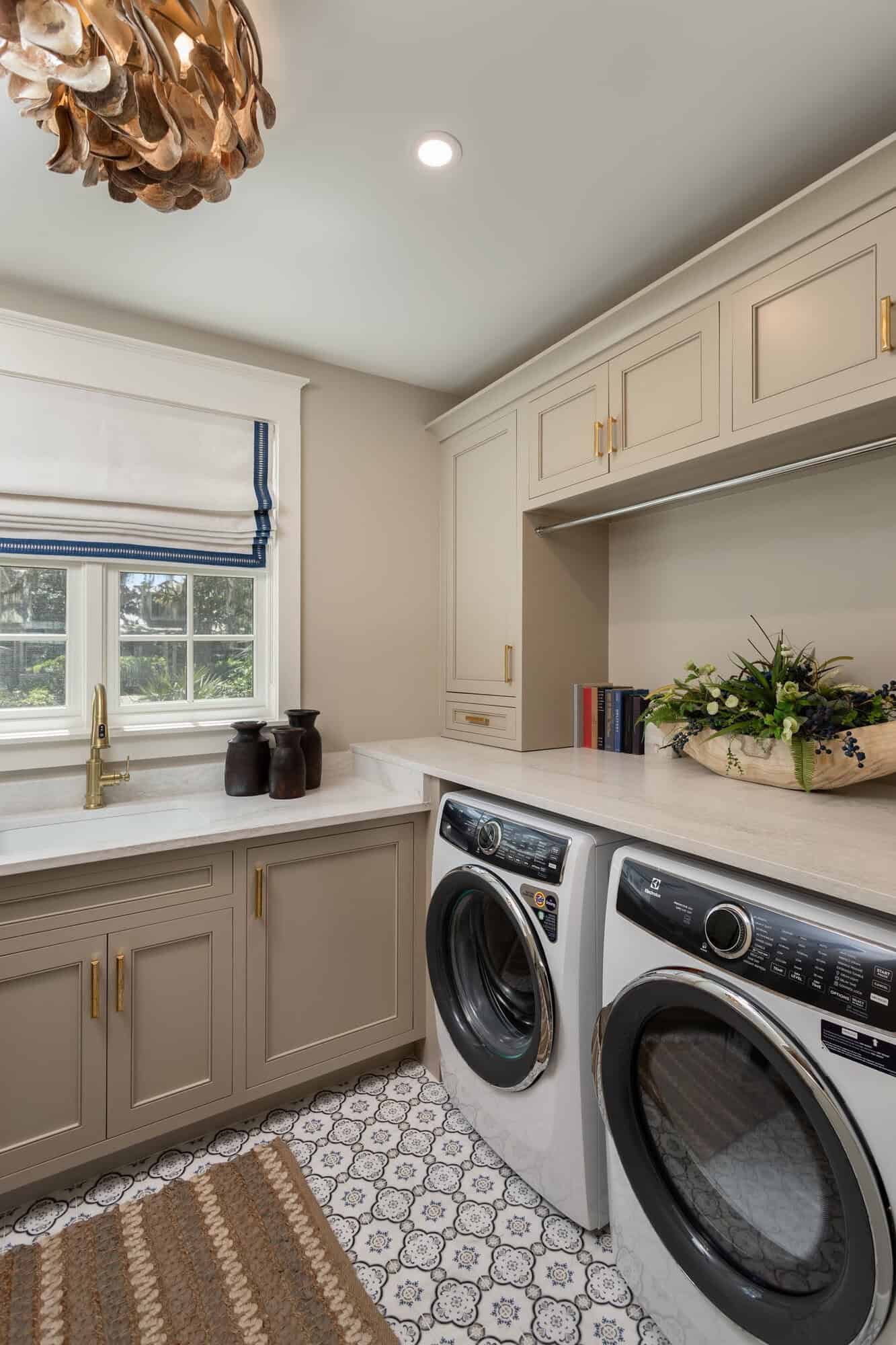 beach-style-laundry-room