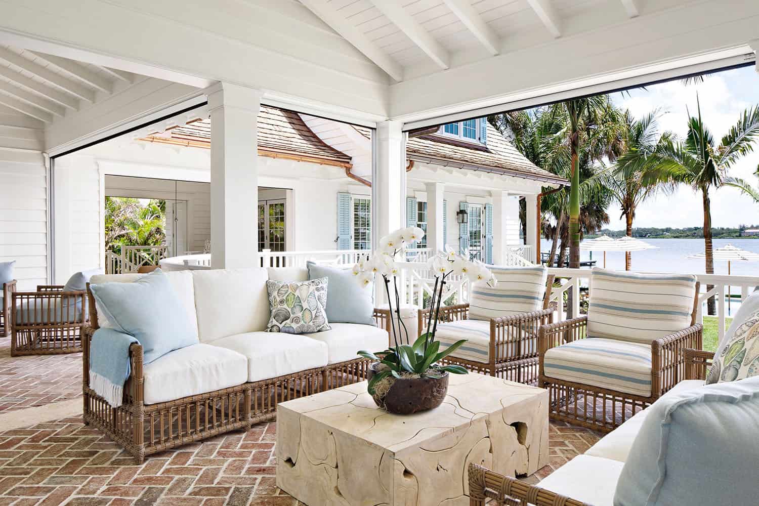 coastal-style-covered-porch-with-outdoor-furniture