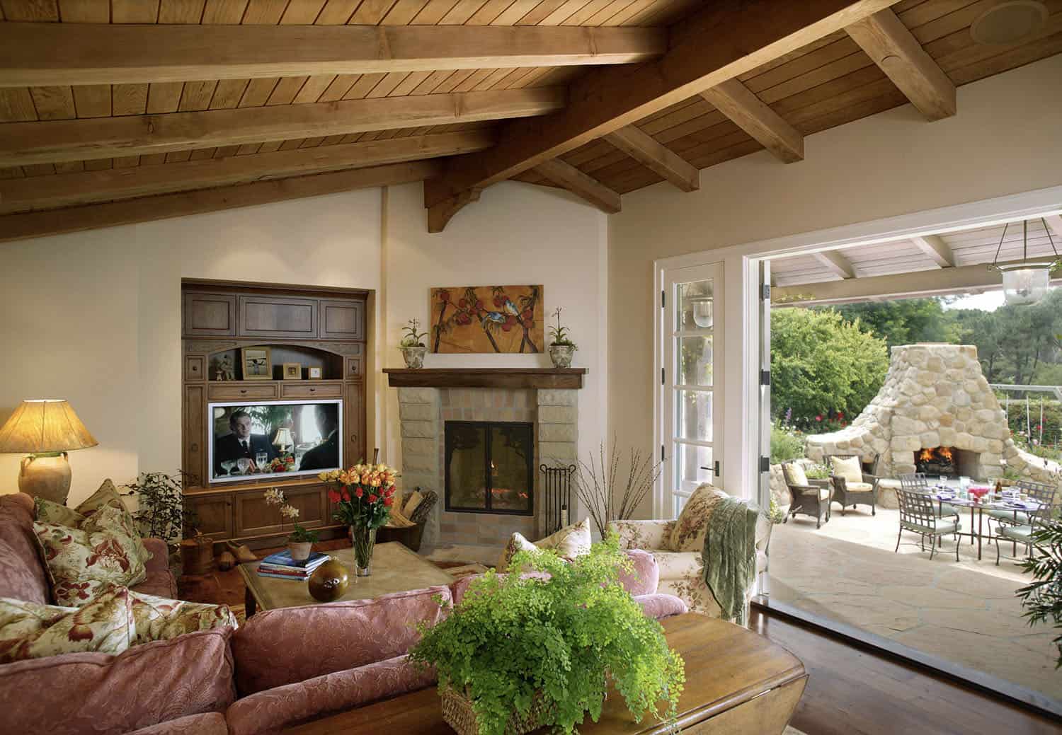 mediterranean-family-room-to-patio