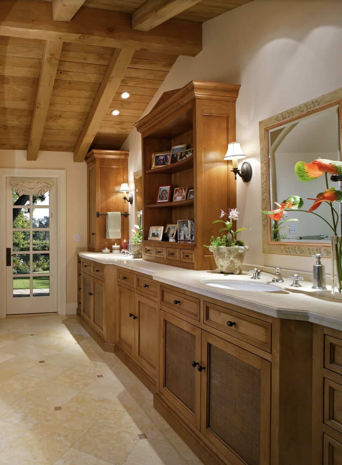 mediterranean-bathroom