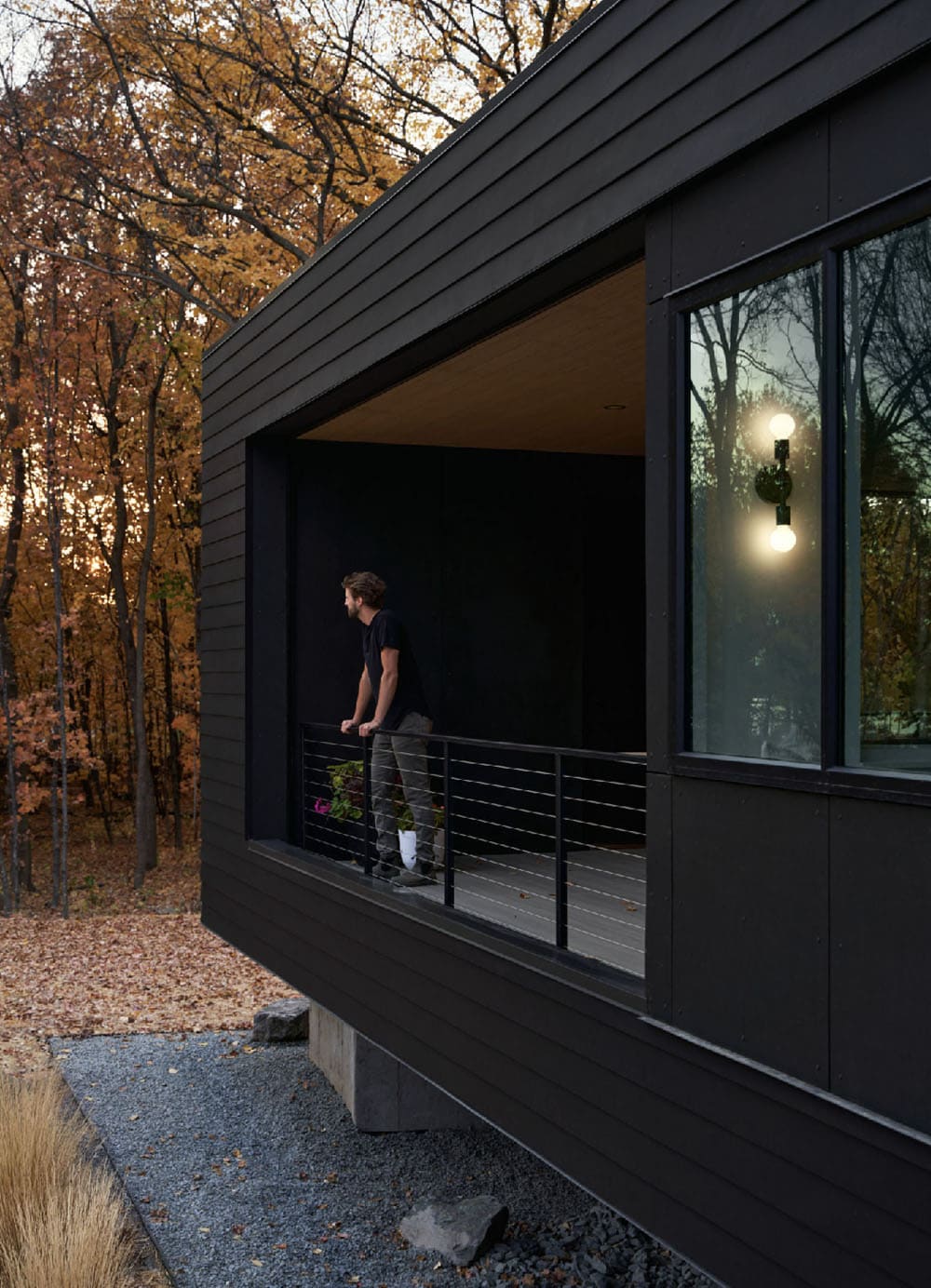 mid-century-modern-home-exterior-at-dusk