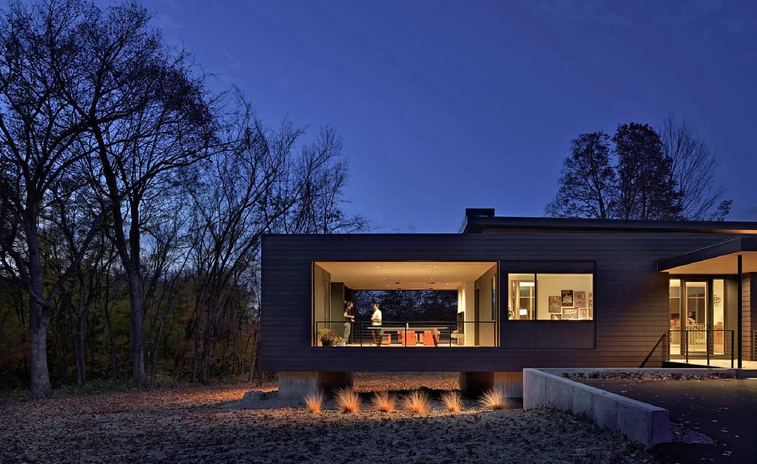 mid-century-modern-home-exterior-at-dusk