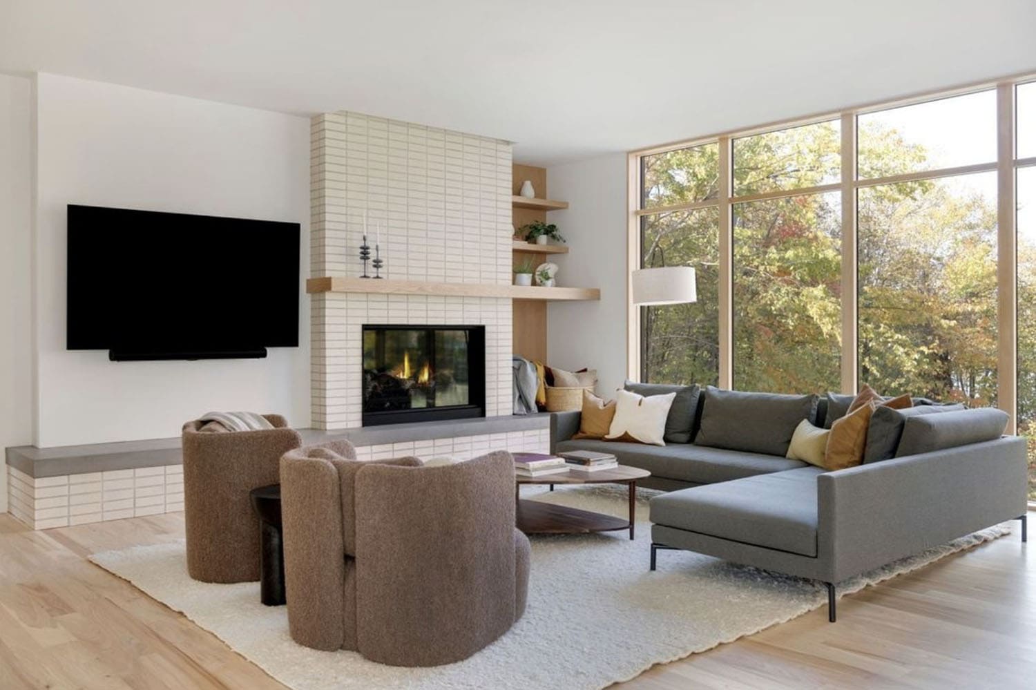 mid-century-modern-living-room-with-a-fireplace