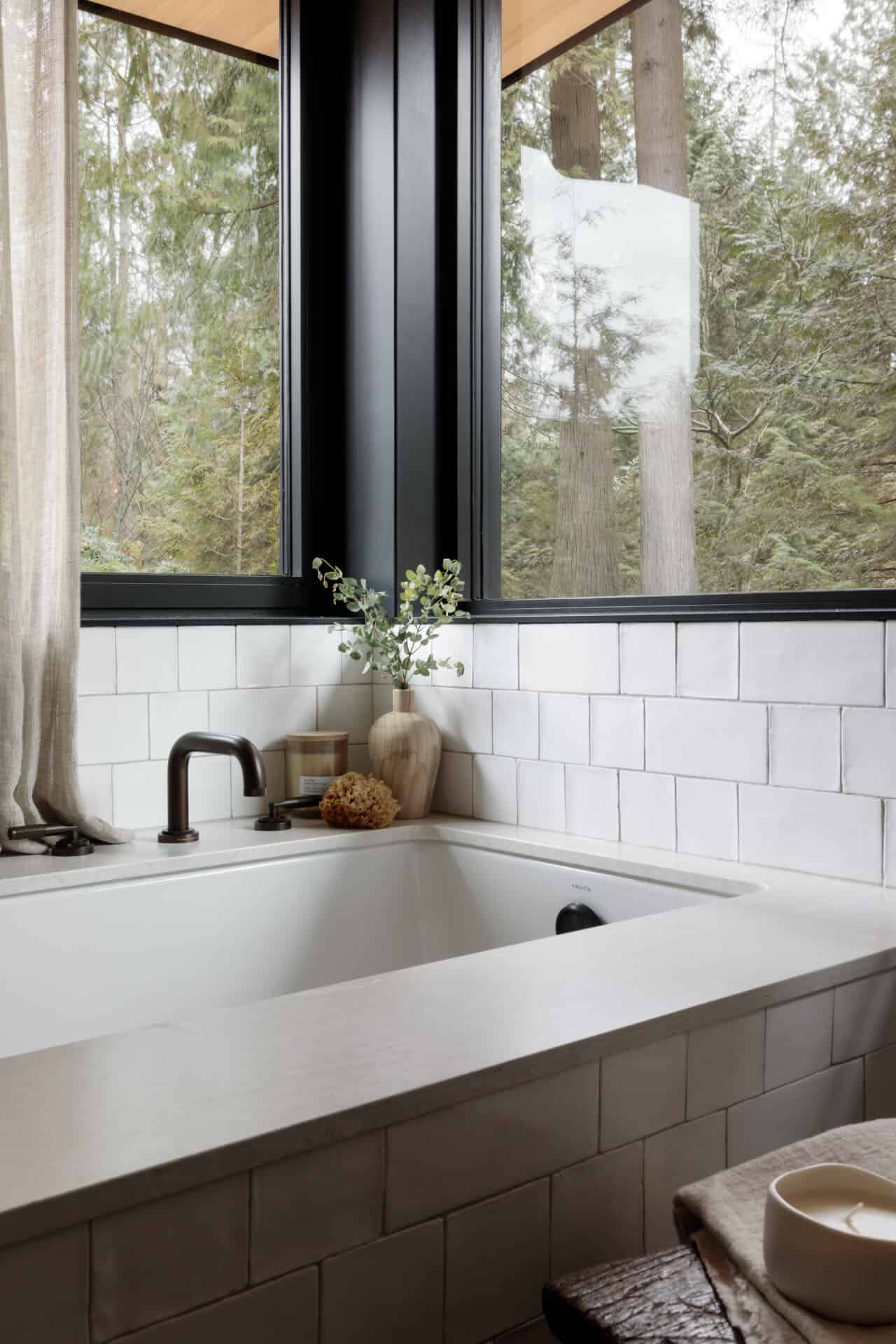 mid-century-modern-bathroom-with-an-integrated-tub