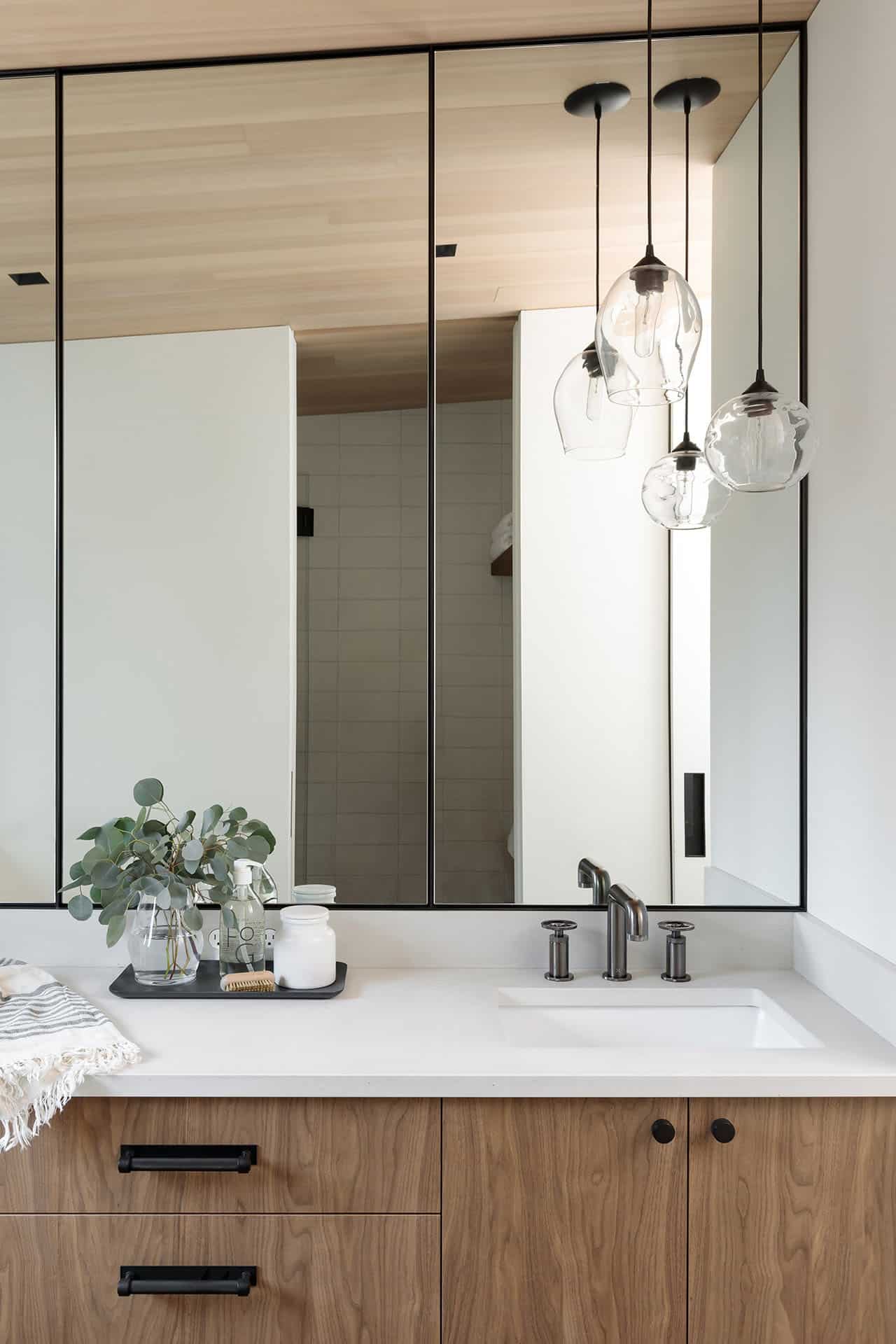 mid-century-modern-bathroom-vanity