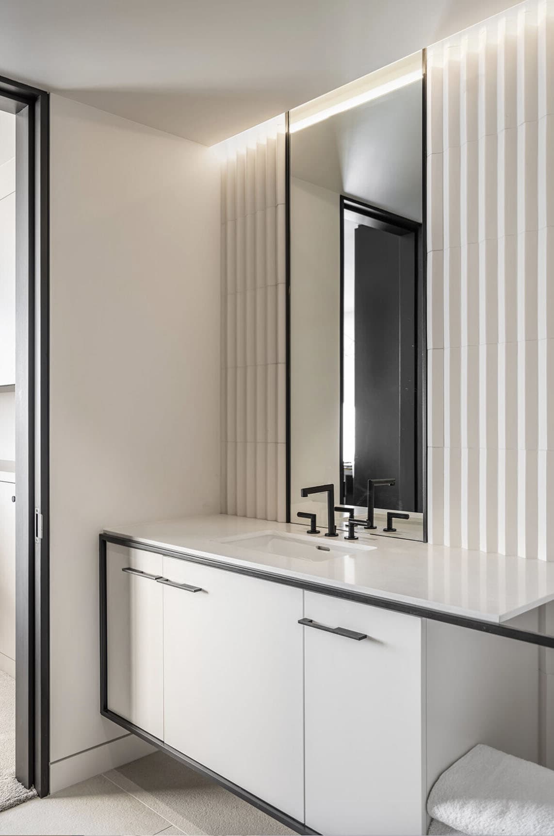 modern-bathroom-vanity
