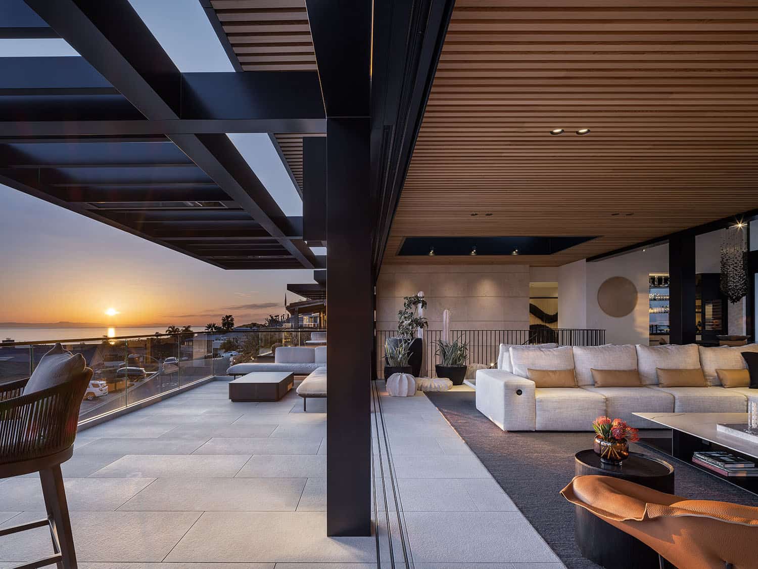 modern-beach-house-exterior-patio