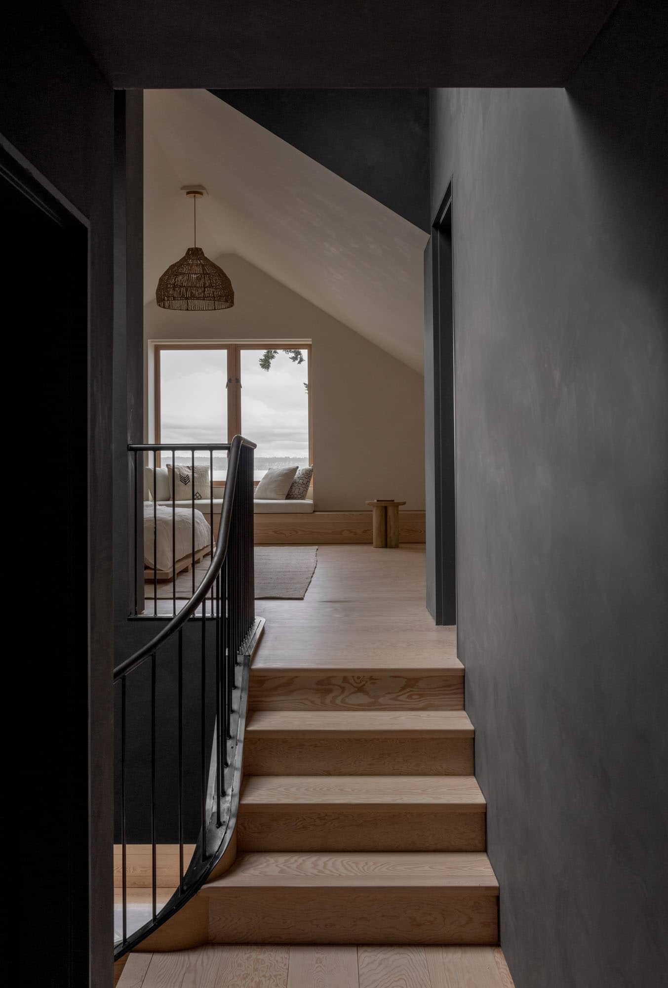 modern-staircase-leading-into-the-bedroom