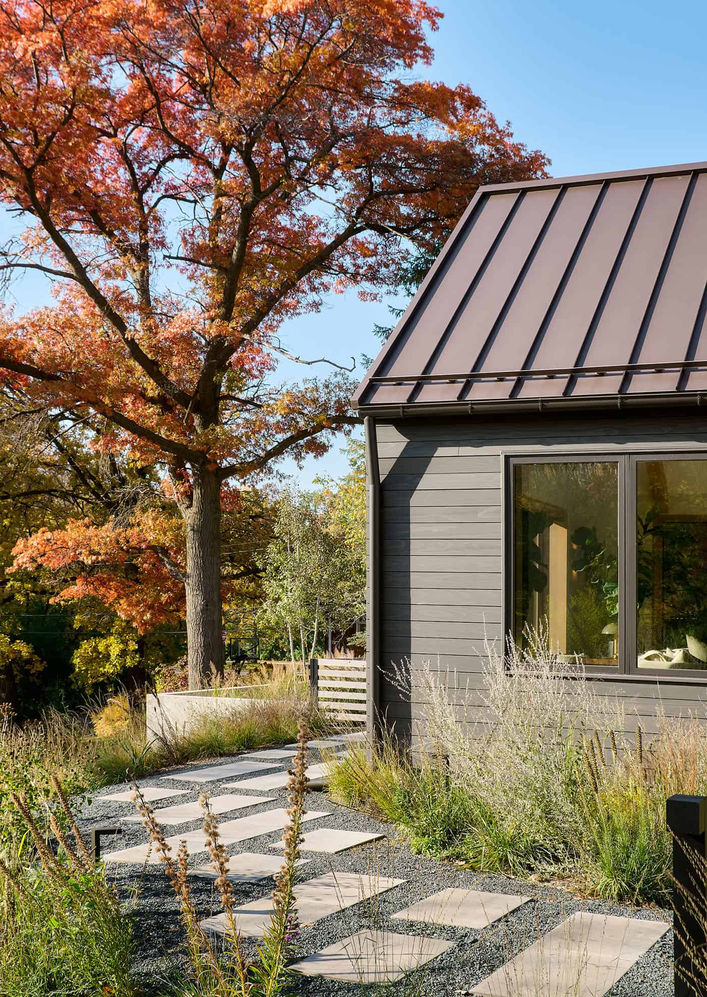 modern-hilltop-home-exterior