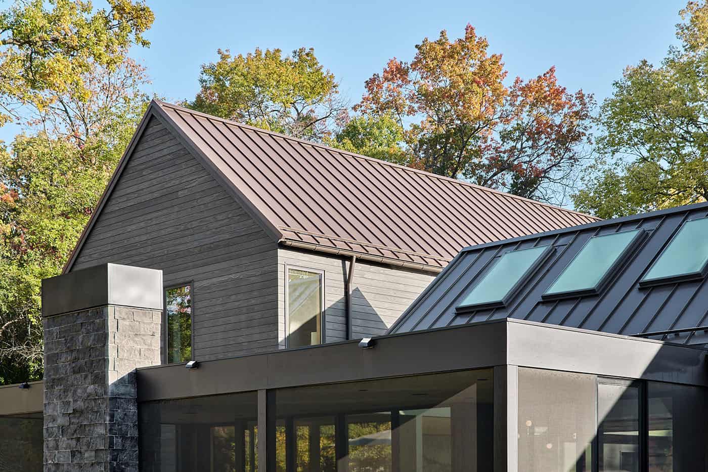 modern-hilltop-home-exterior
