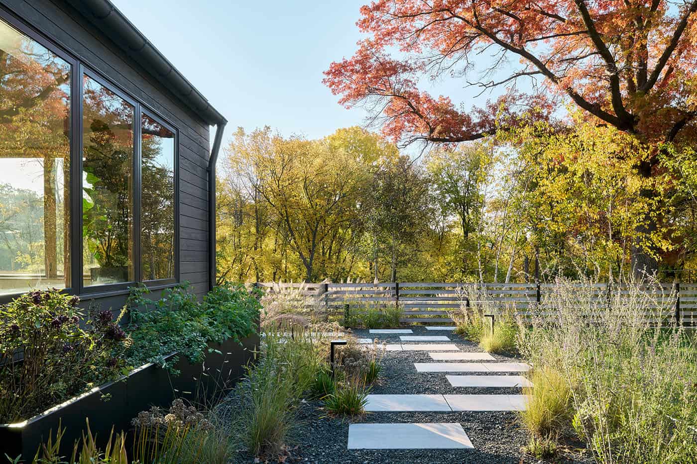 modern-hilltop-home-exterior