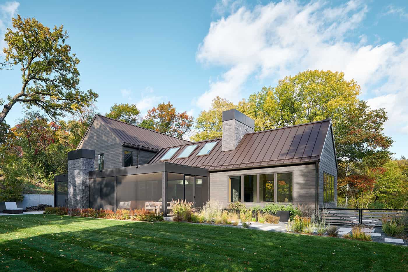 modern-hilltop-home-exterior