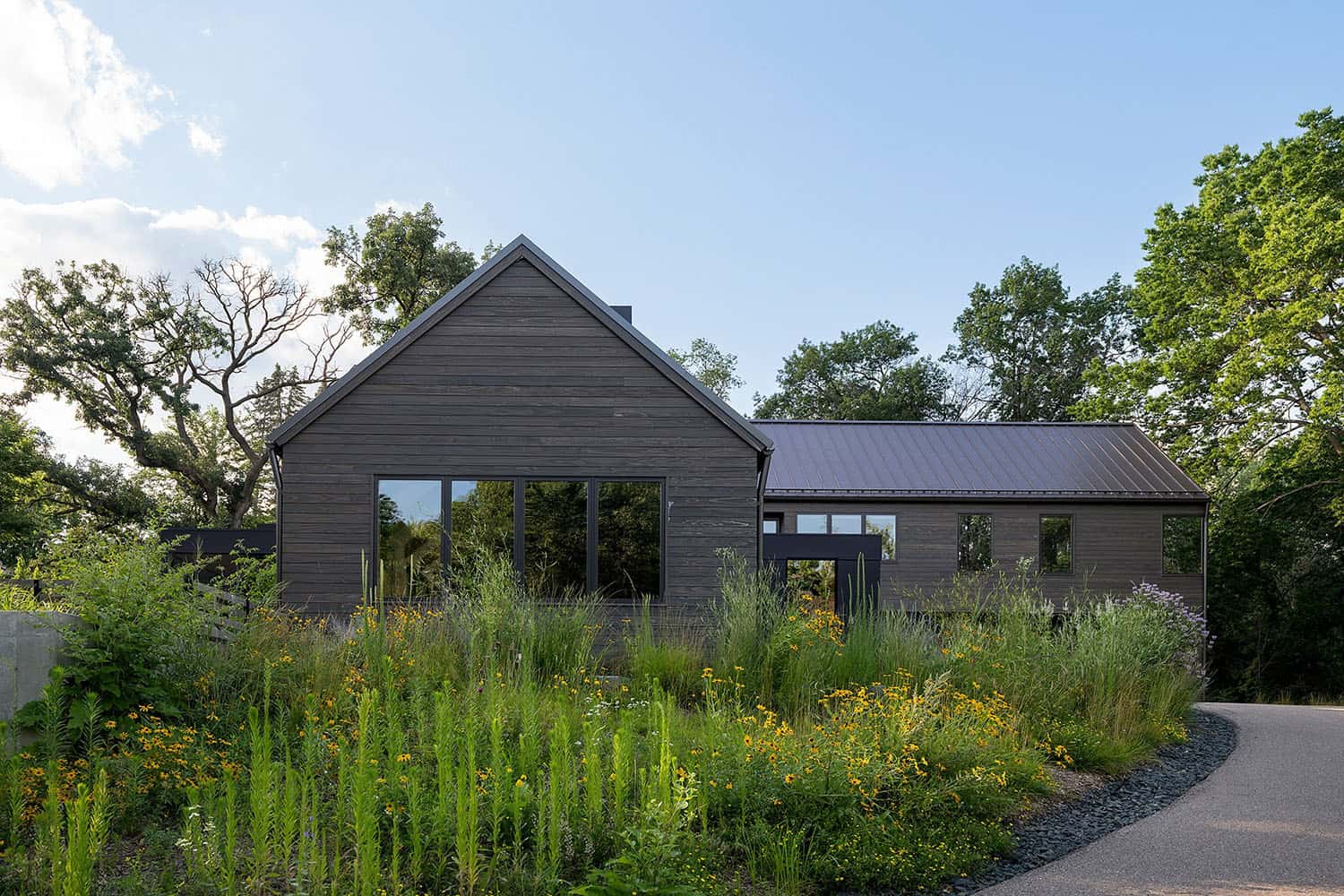 modern-hilltop-home-exterior