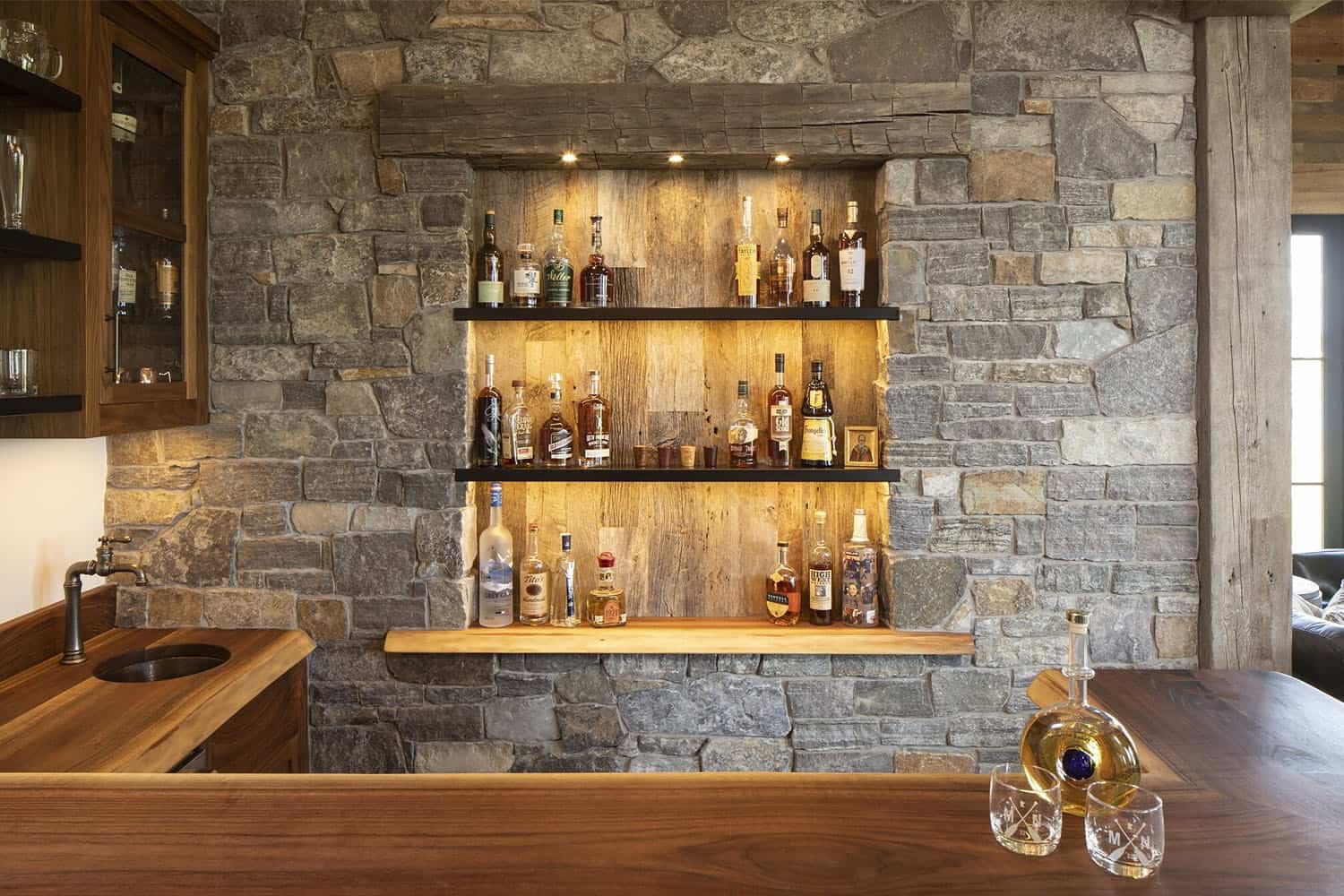 modern-rustic-home-bar