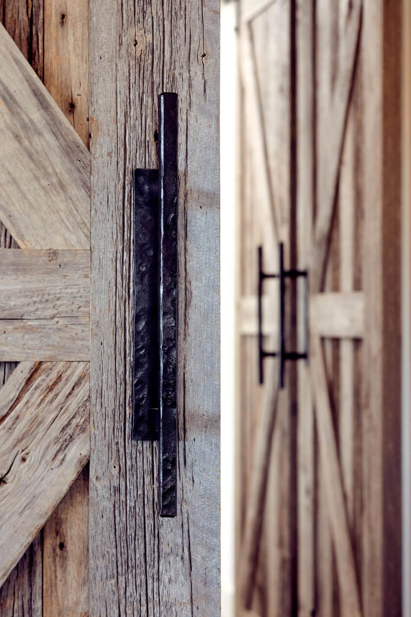 modern-rustic-sliding-barn-door-detail