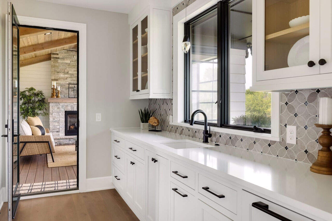 modern-butlers-pantry