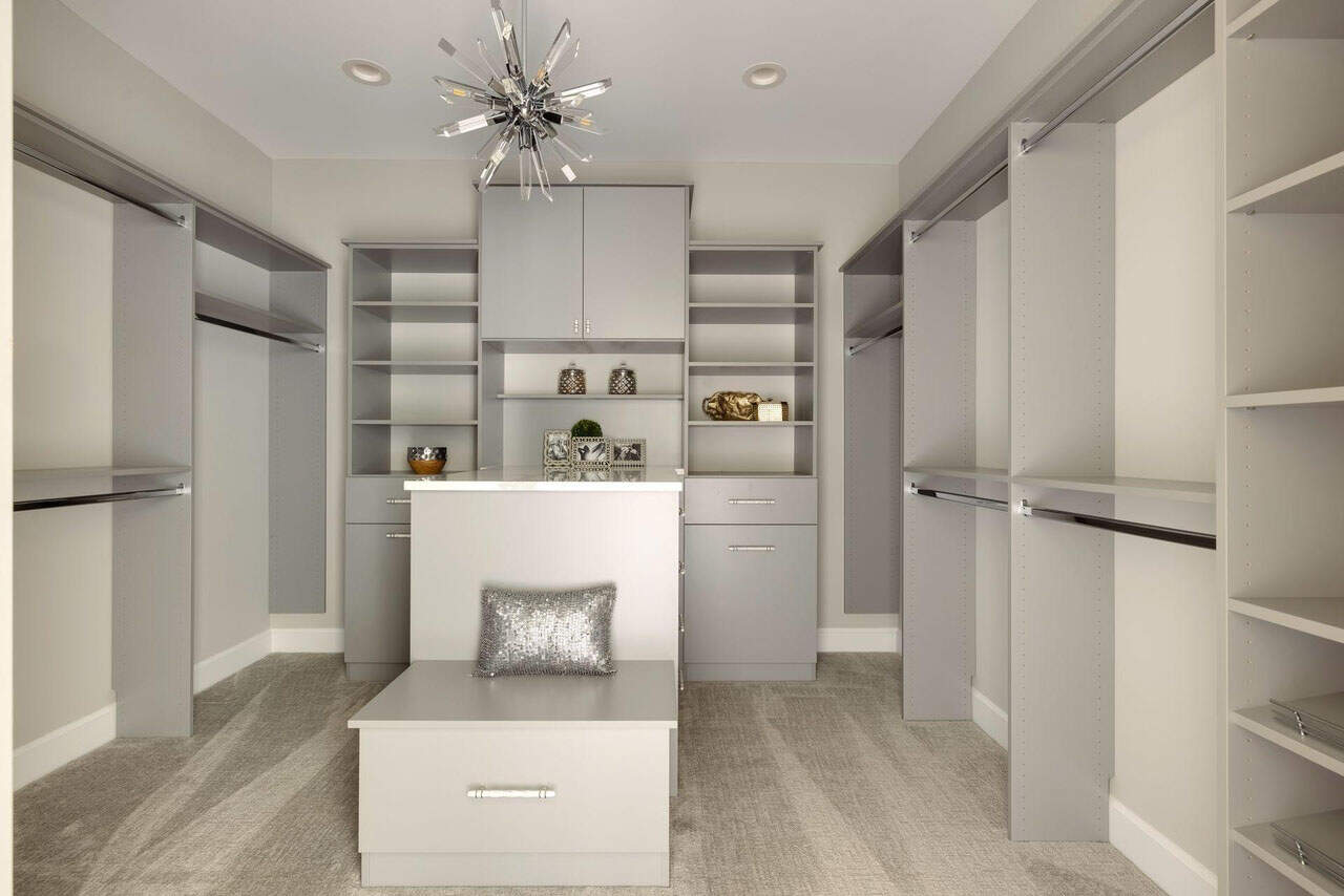 modern-walk-in-closet